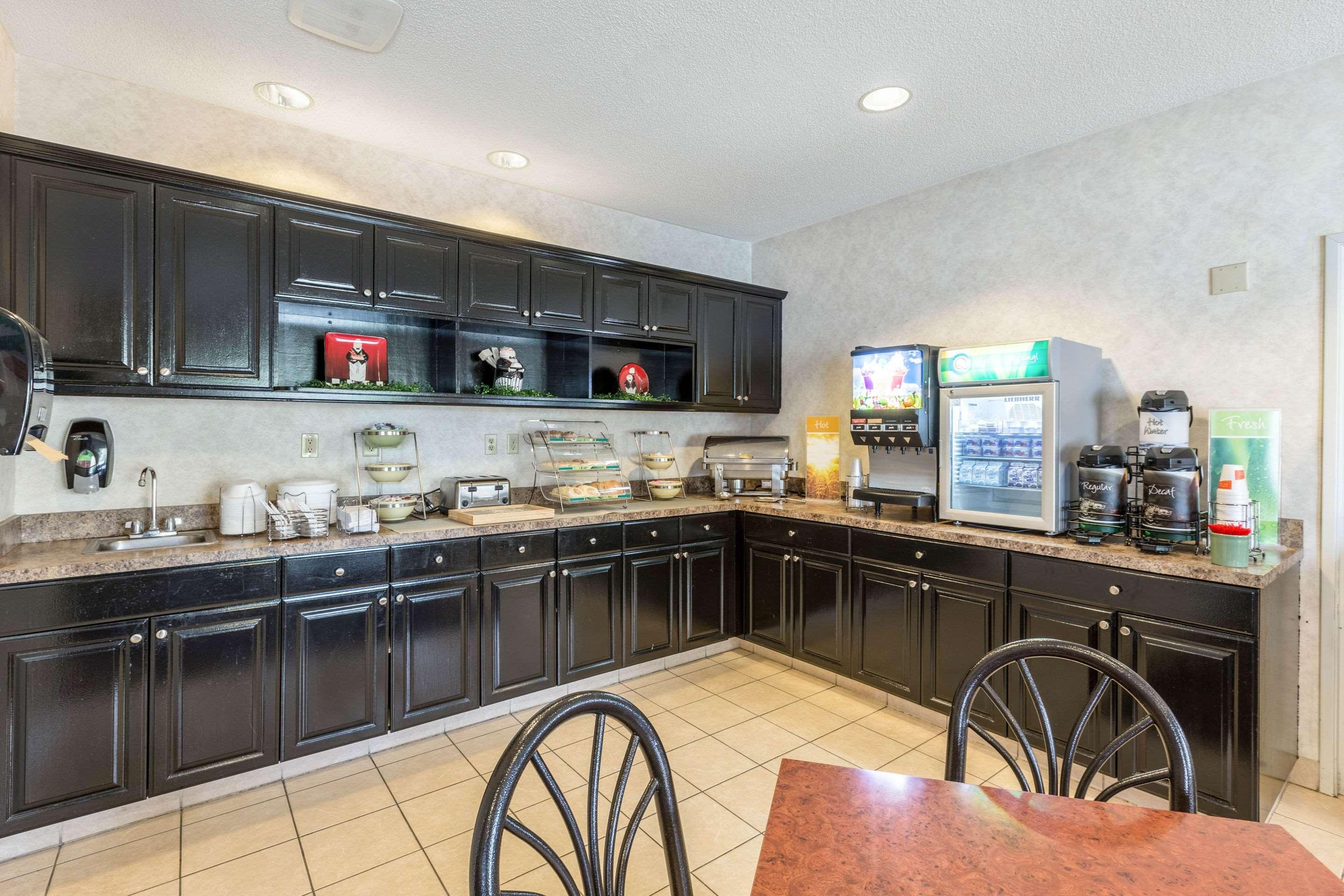 Quality Inn Kearney — photo 3