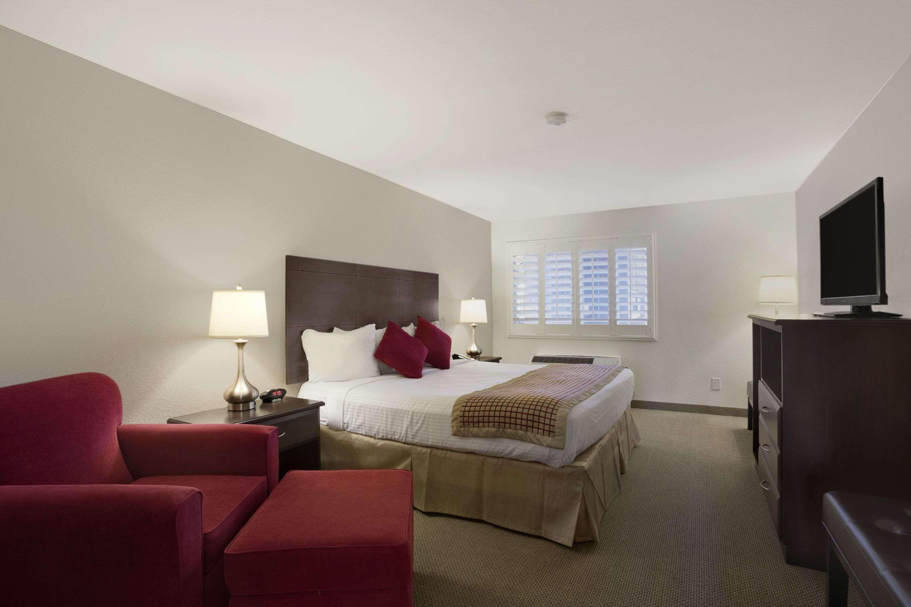 Ramada Tempe at Arizona Mills Mall — photo 4