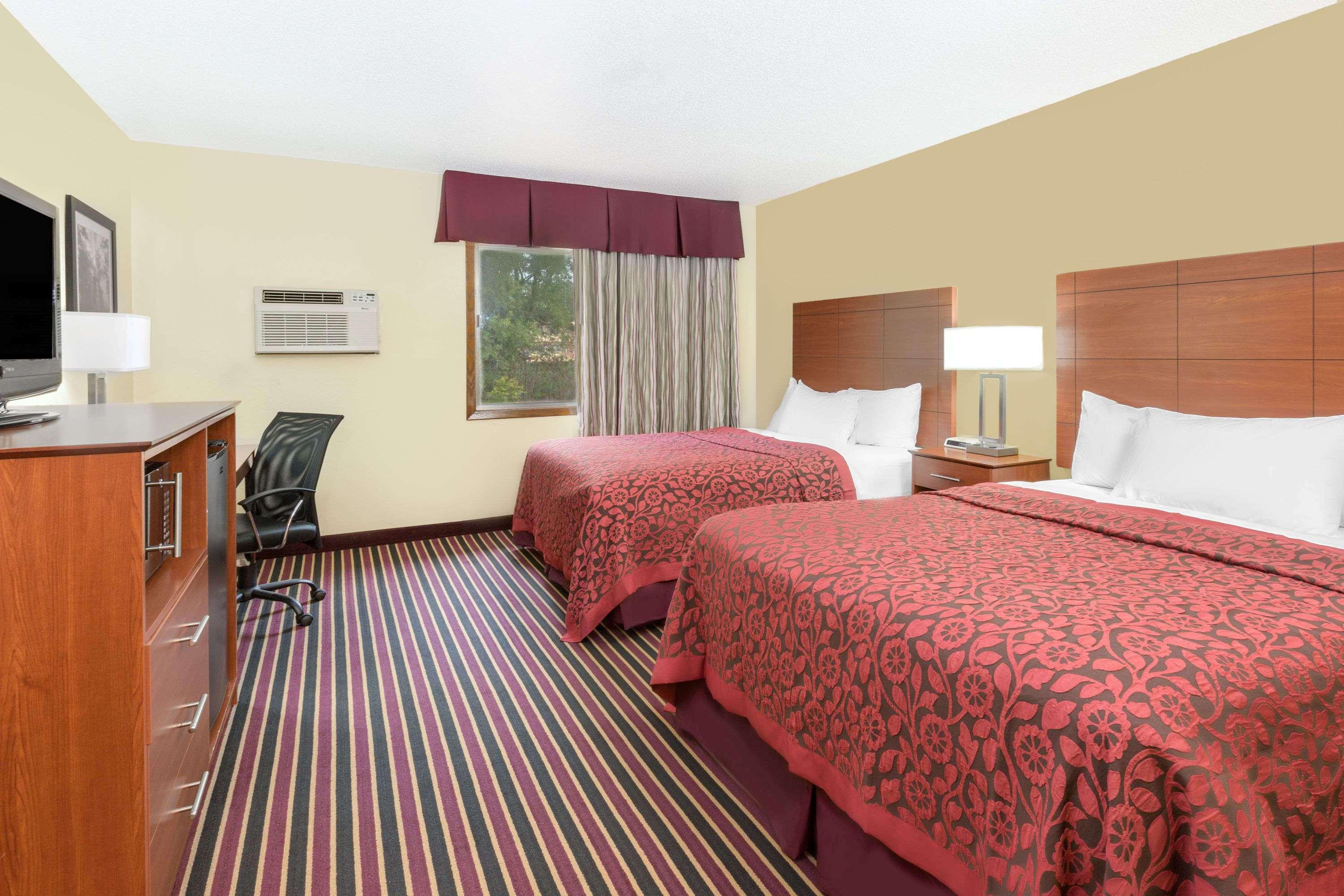 Days Inn by Wyndham Newton — photo 4