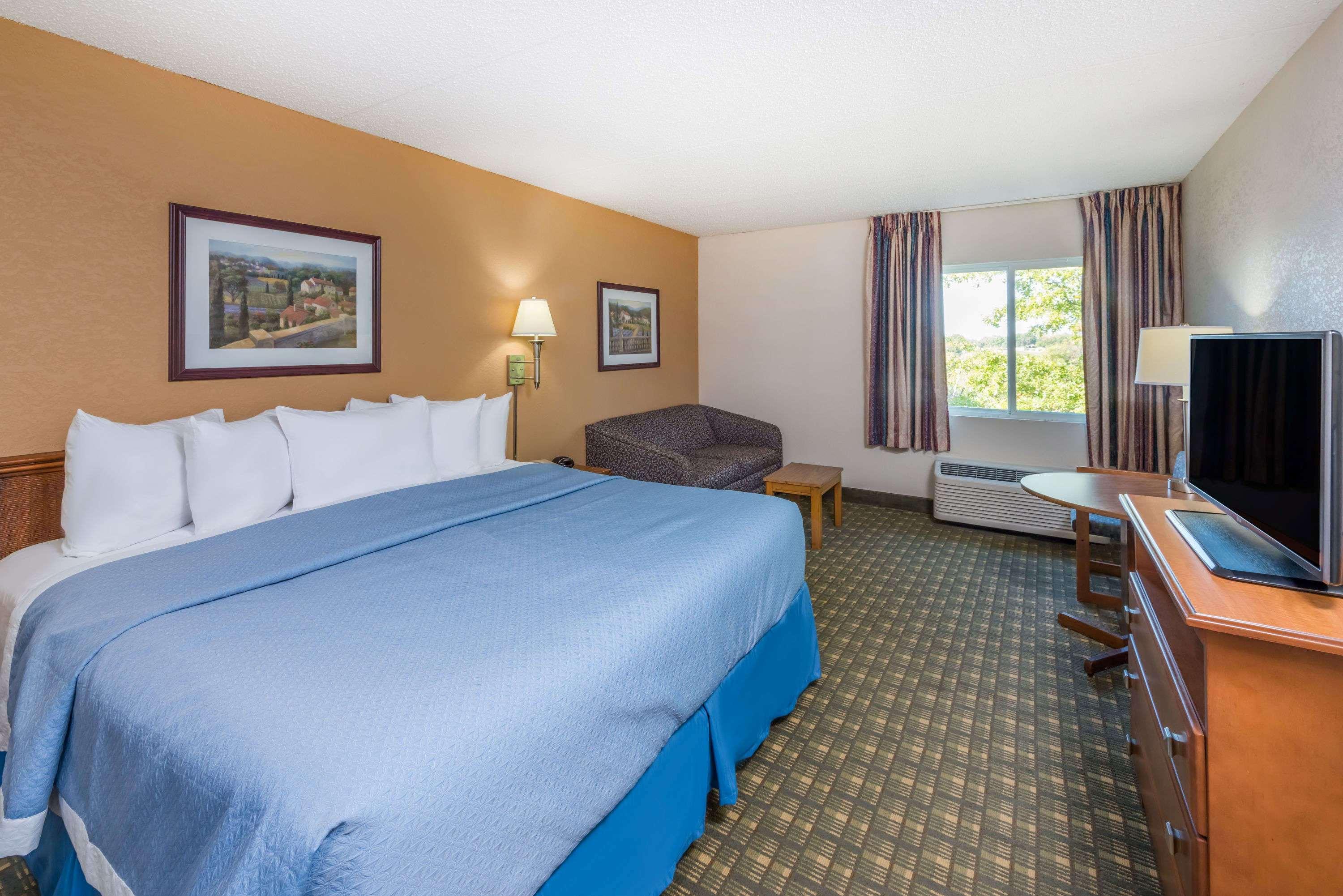 Days Inn Kirksville — photo 4