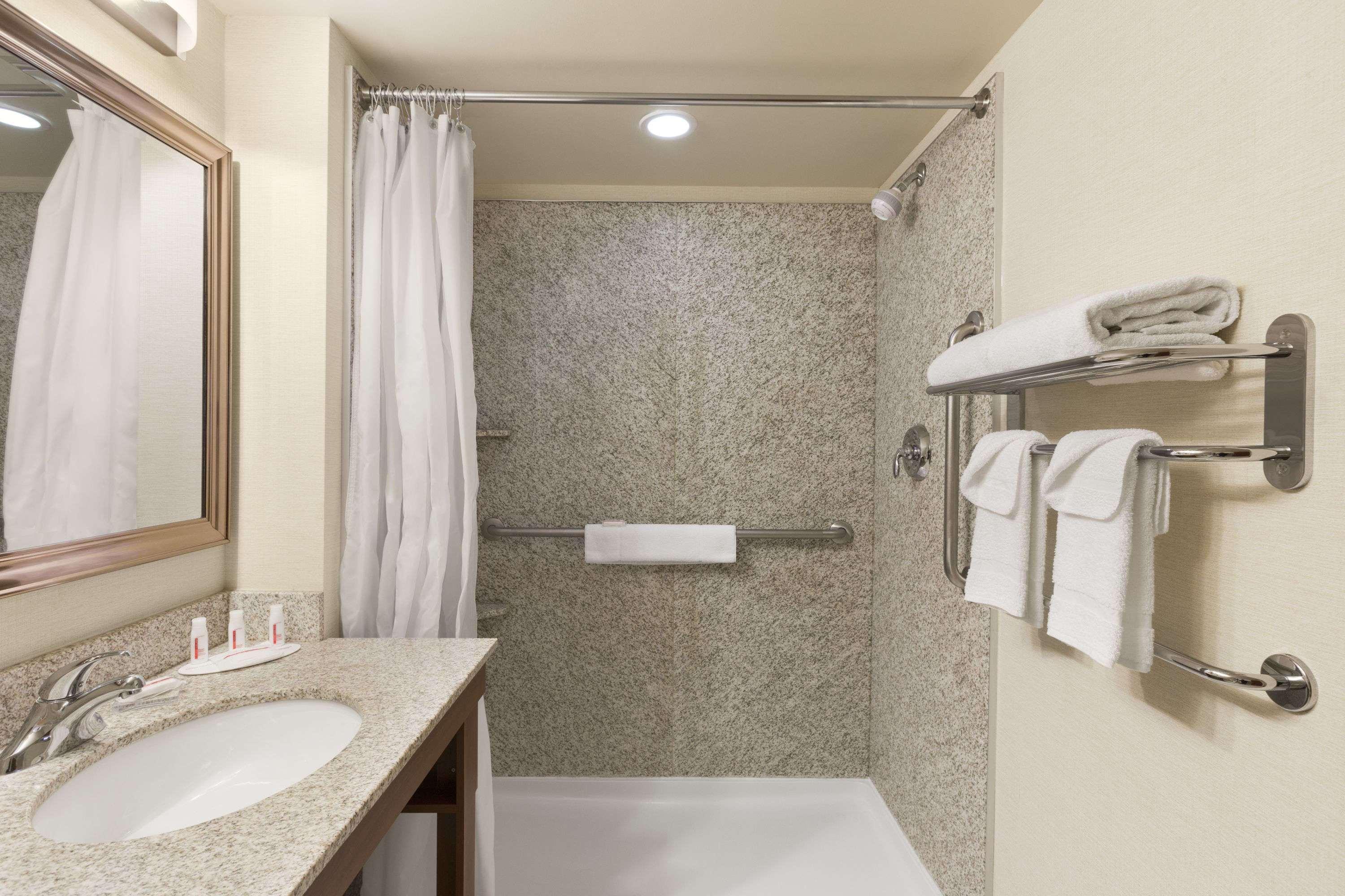 Days Inn & Suites Sherwood Park Edmonton — photo 3