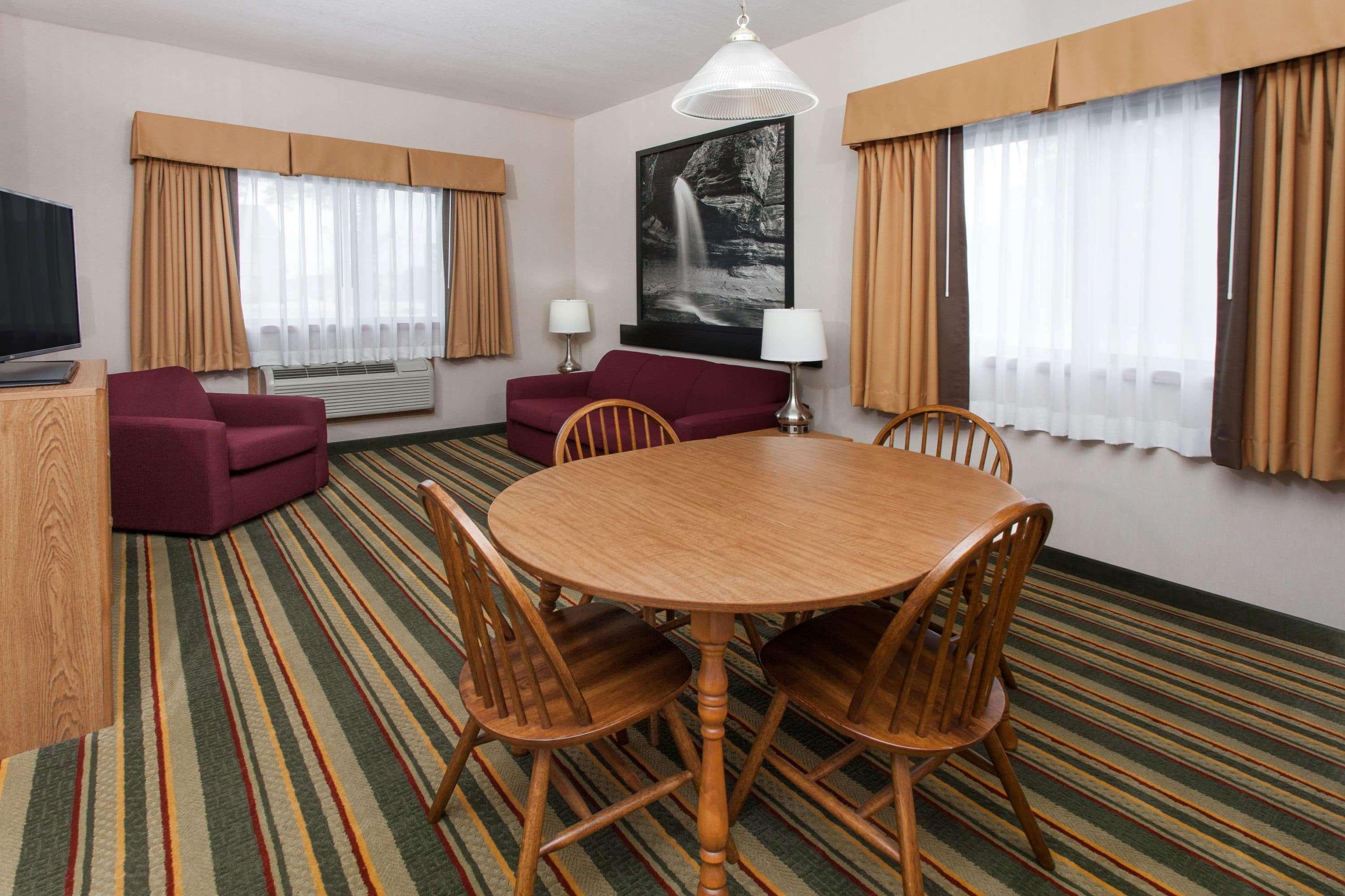 Super 8 by Wyndham Ottawa Starved Rock — photo 4