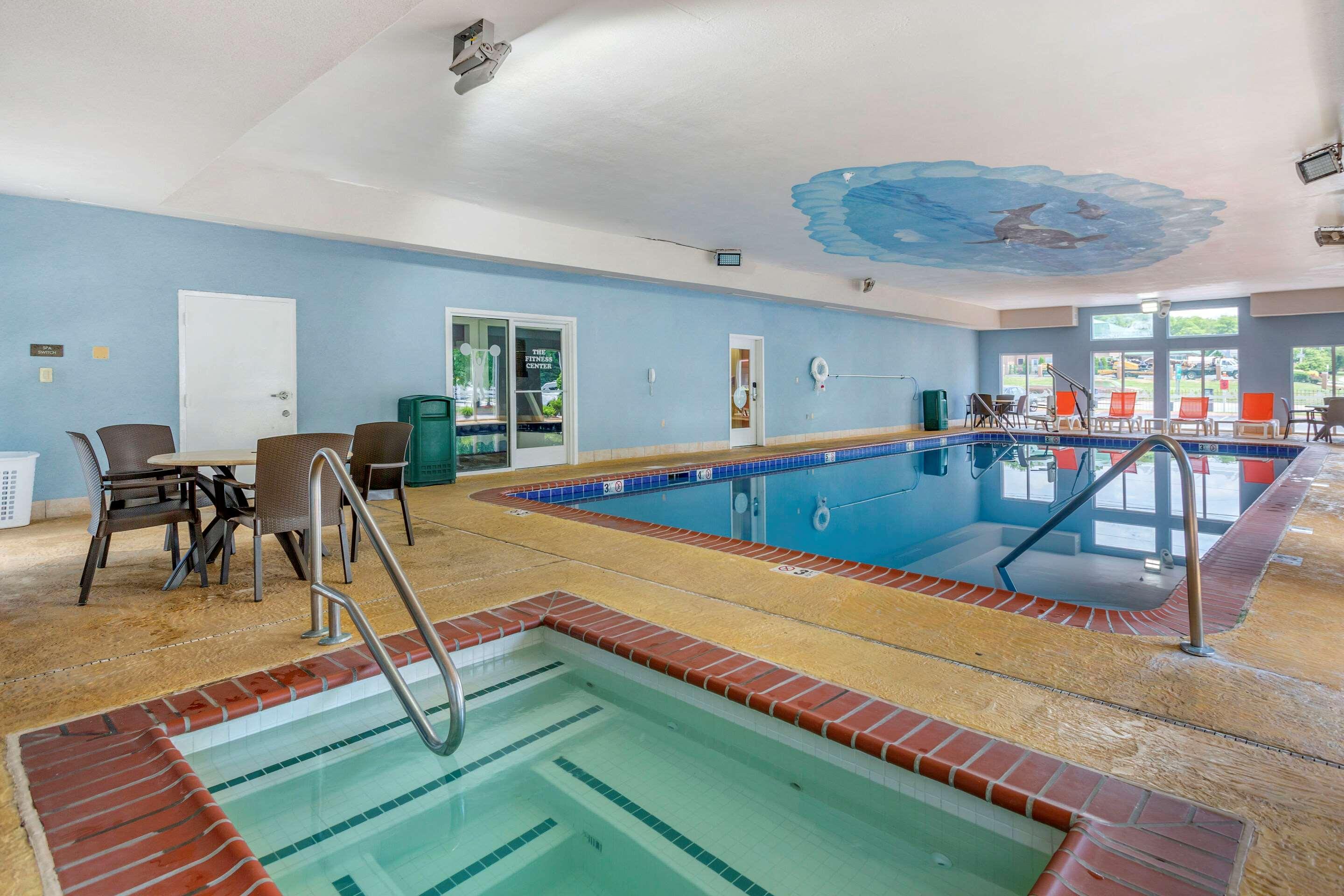 Comfort Suites At Rivergate Mall — photo 4