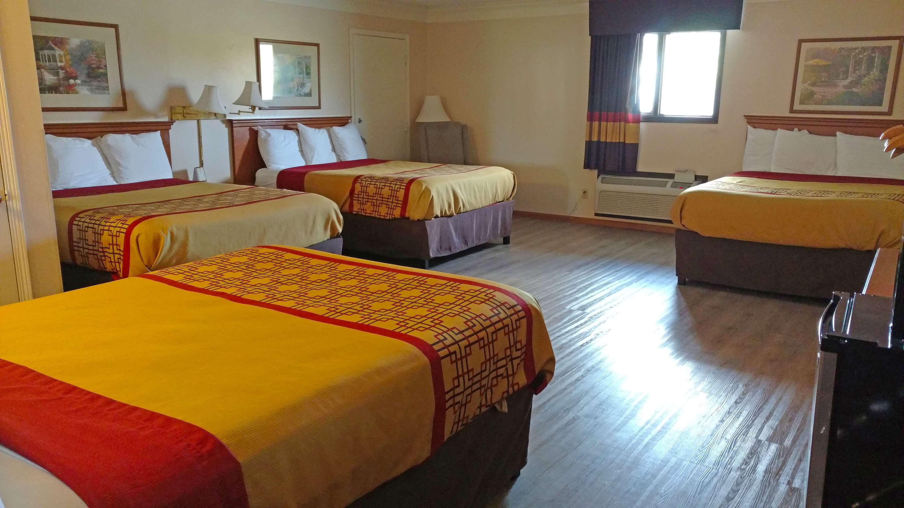 Americas Best Value Inn & Suites Thief River Falls — photo 5