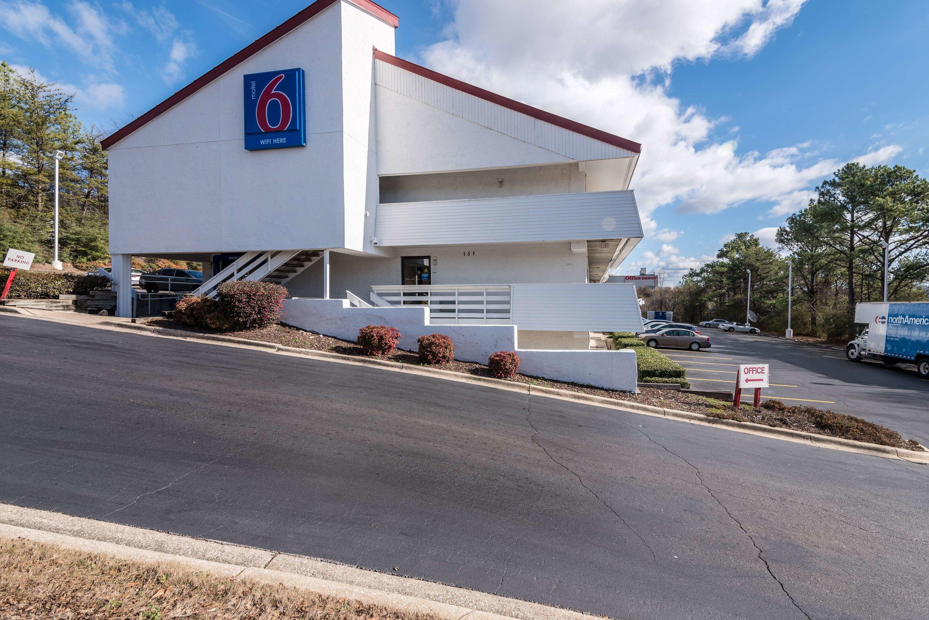 Motel 6 Birmingham — photo 5