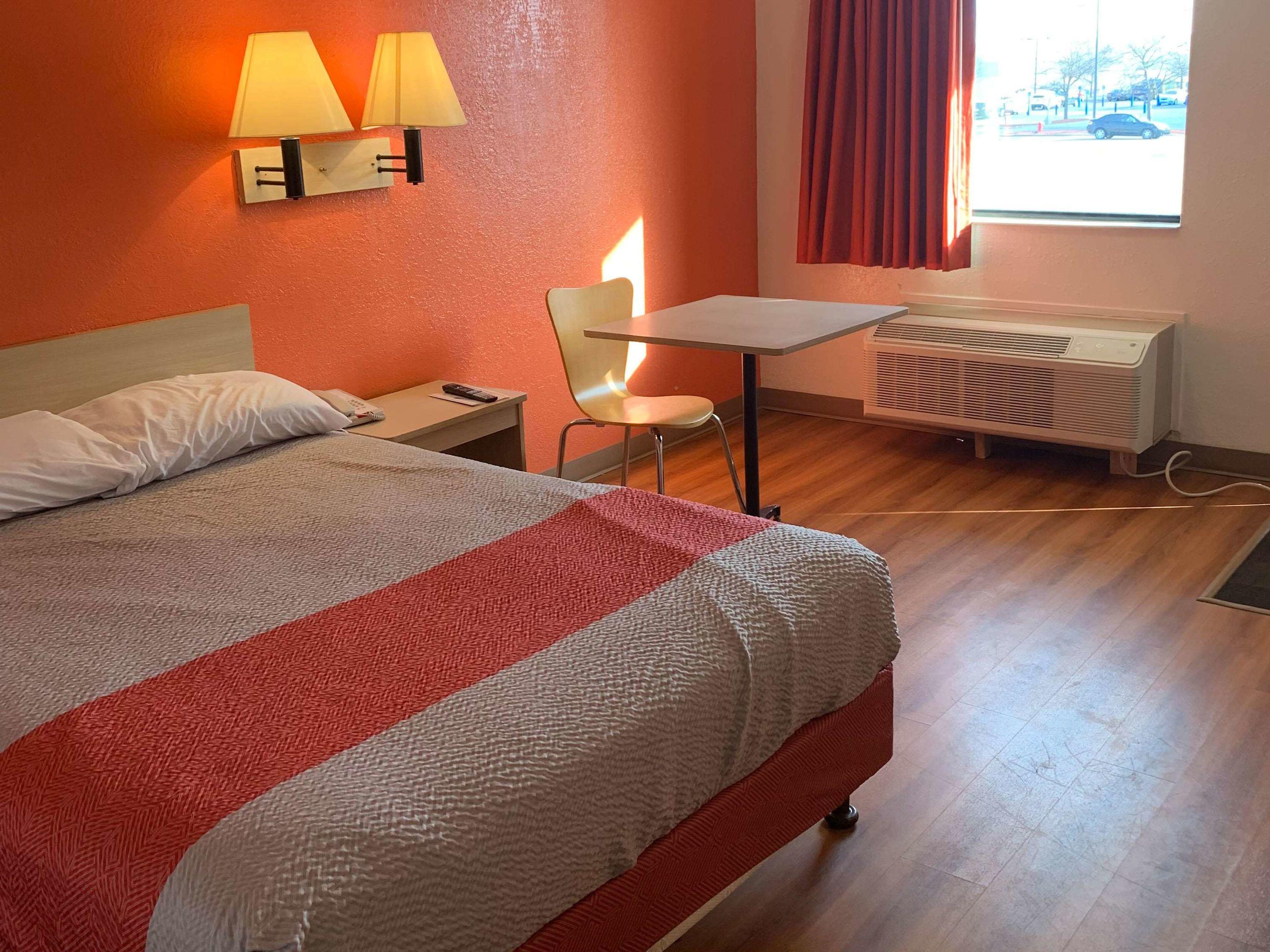 Motel 6 Detroit Northeast - Madison Heights — photo 5