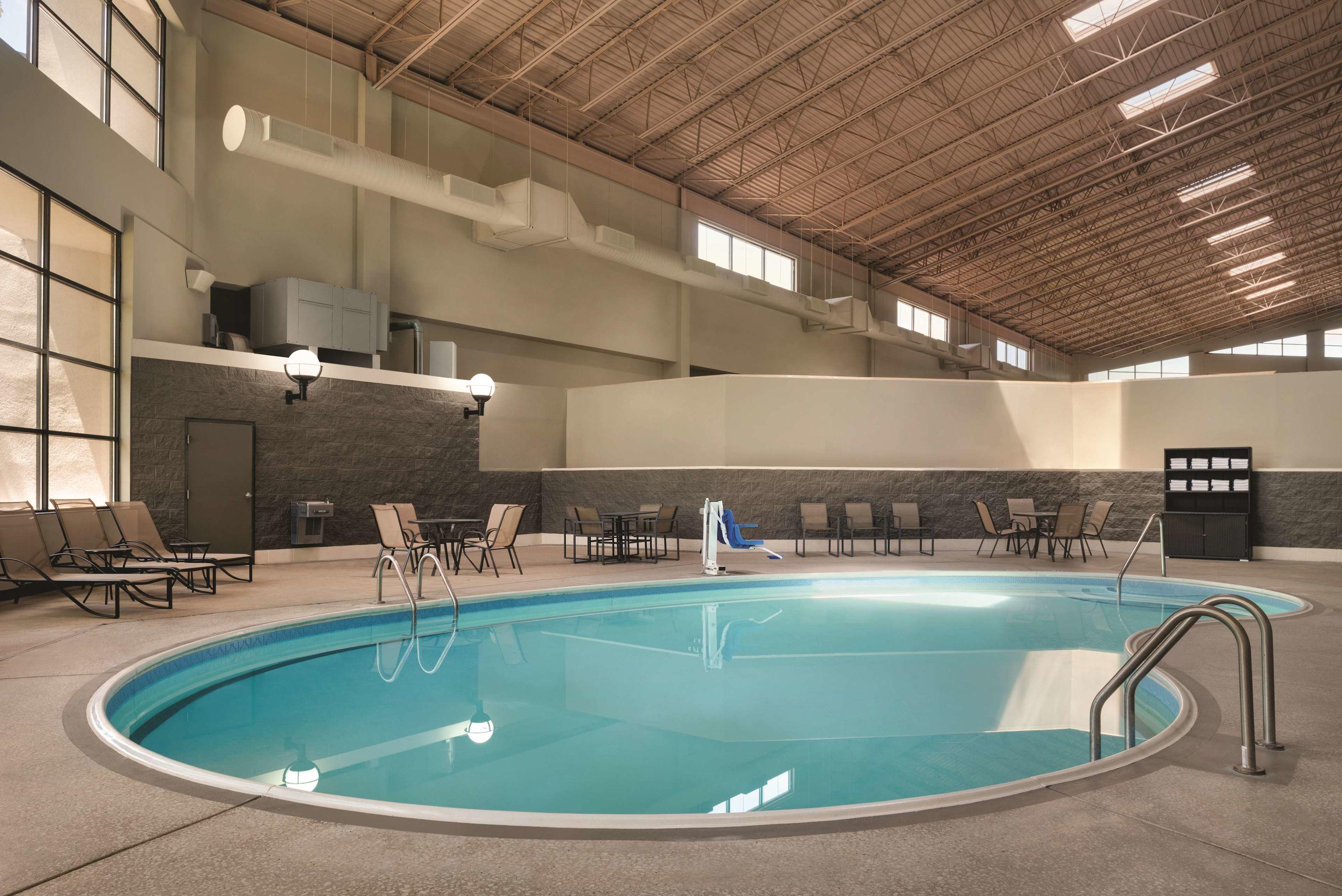 Radisson Hotel & Conference Center Champaign-Urbana — photo 3