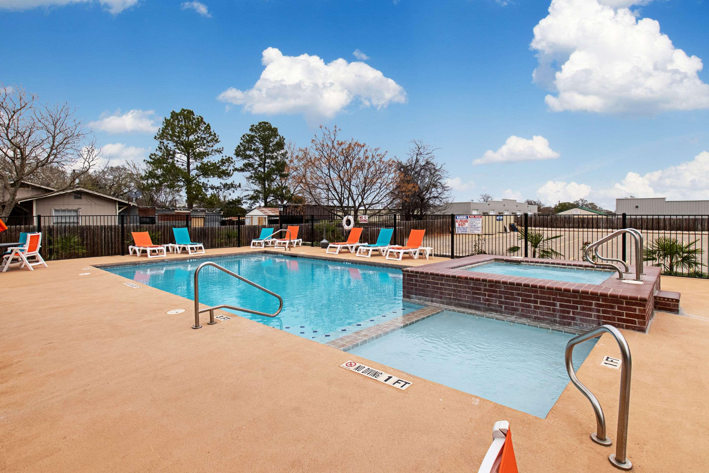 Comfort Inn & Suites — photo 5