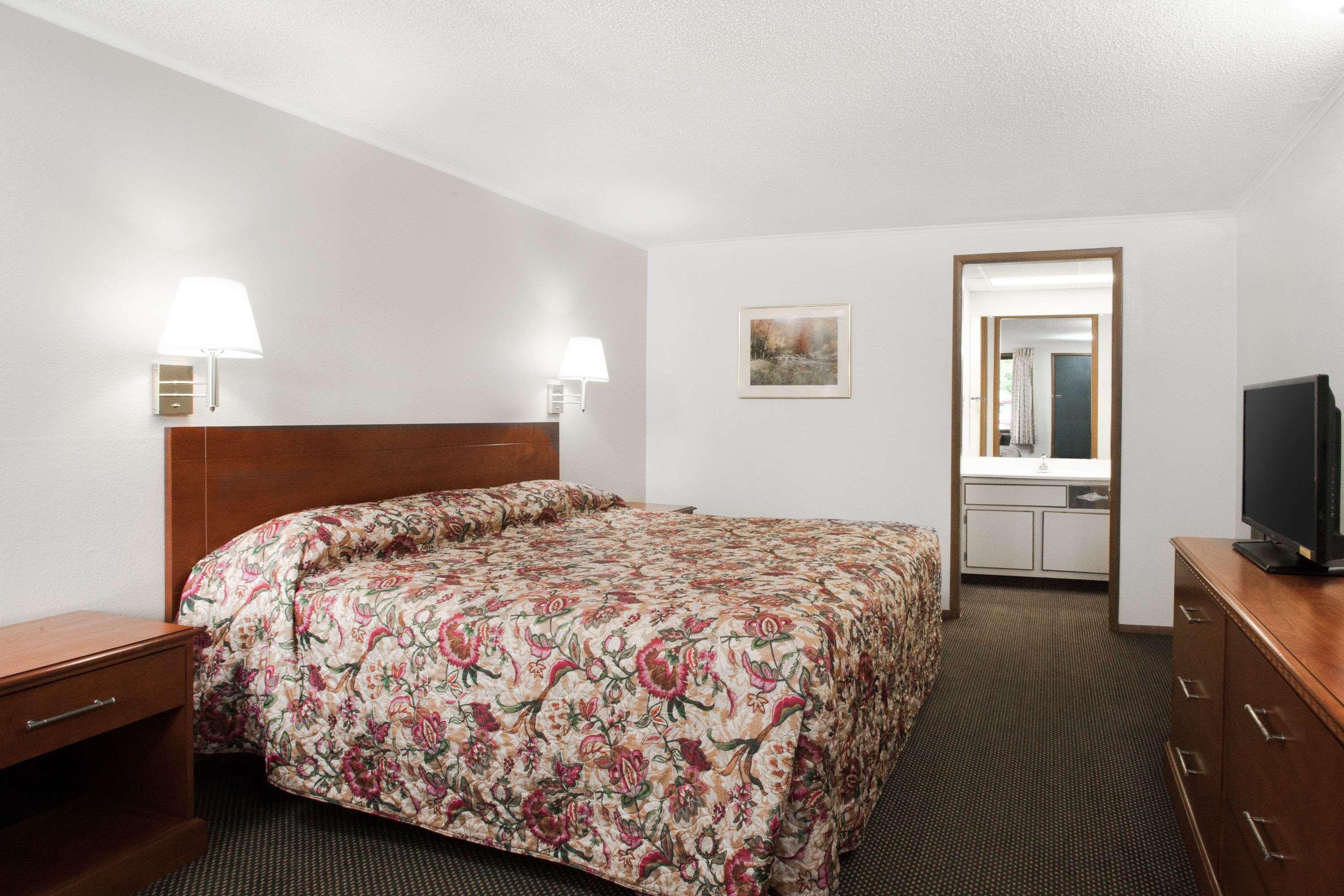 Knights Inn Pittston — photo 5
