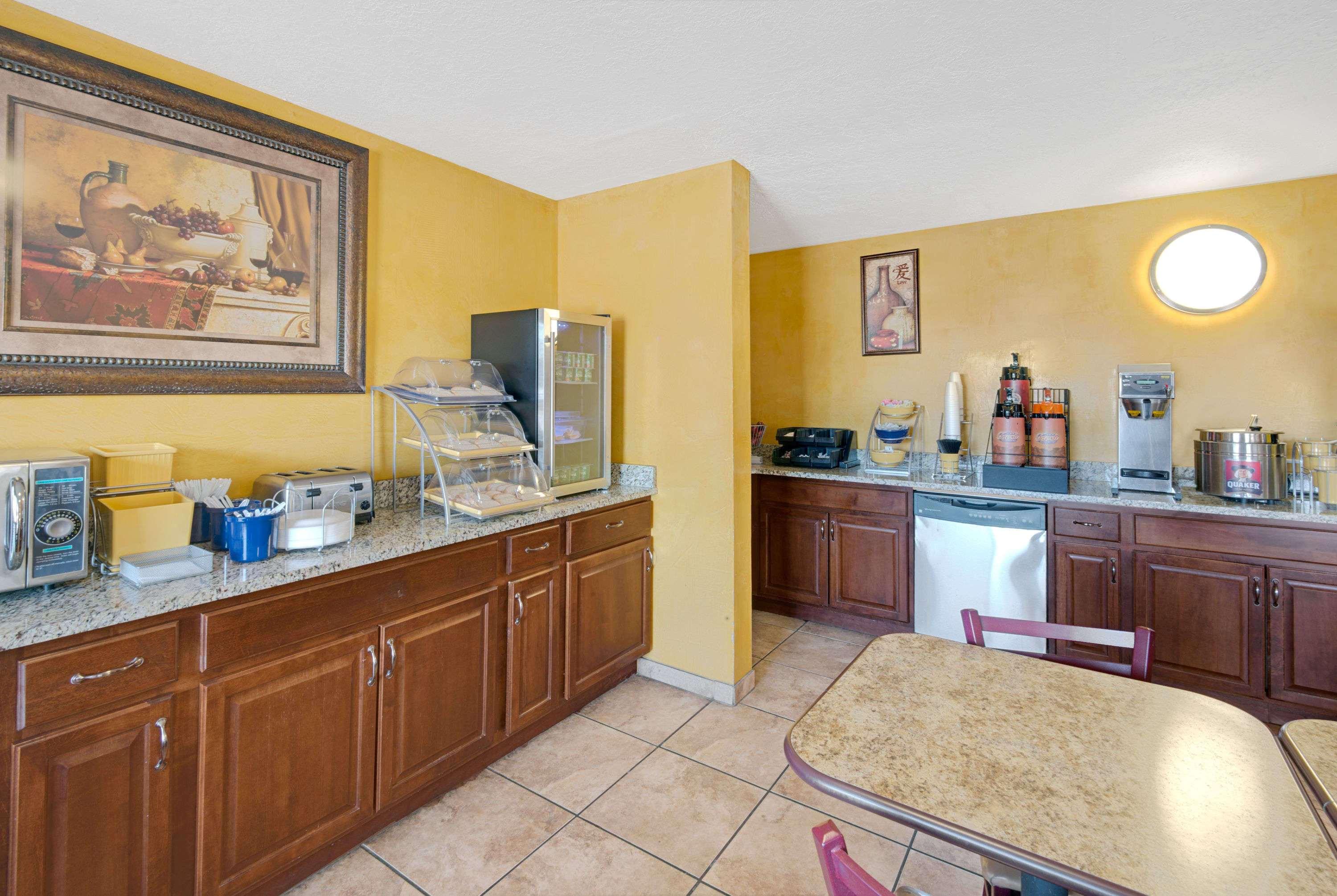 Days Inn Albuquerque Northeast — photo 4