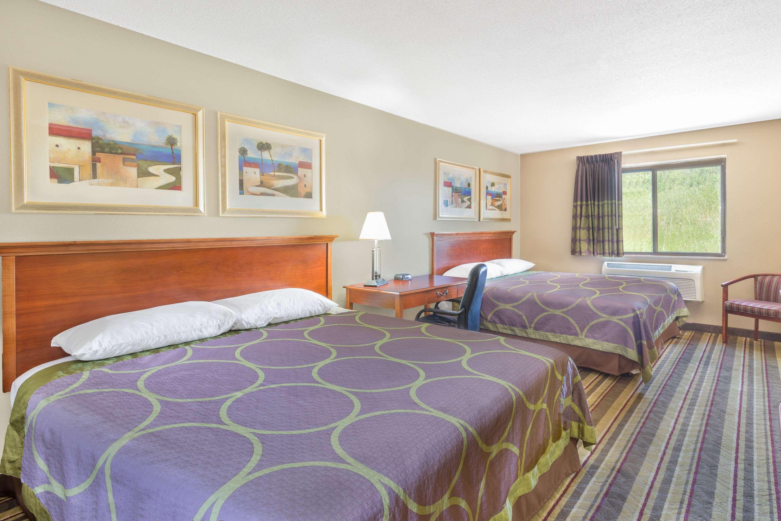 Super 8 by Wyndham Tilton/Lake Winnipesaukee — photo 4