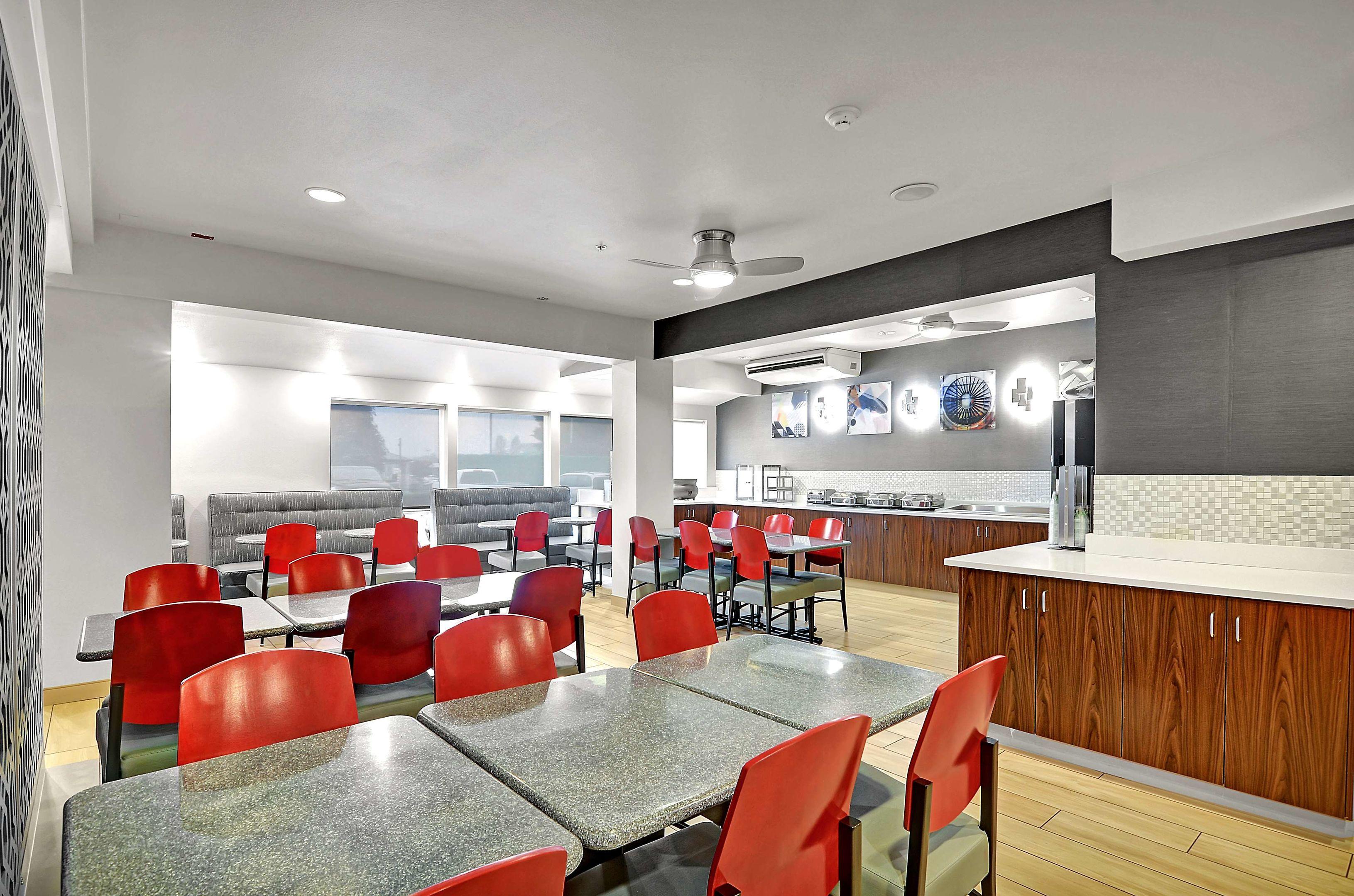 Best Western Plus Navigator Inn & Suites — photo 5