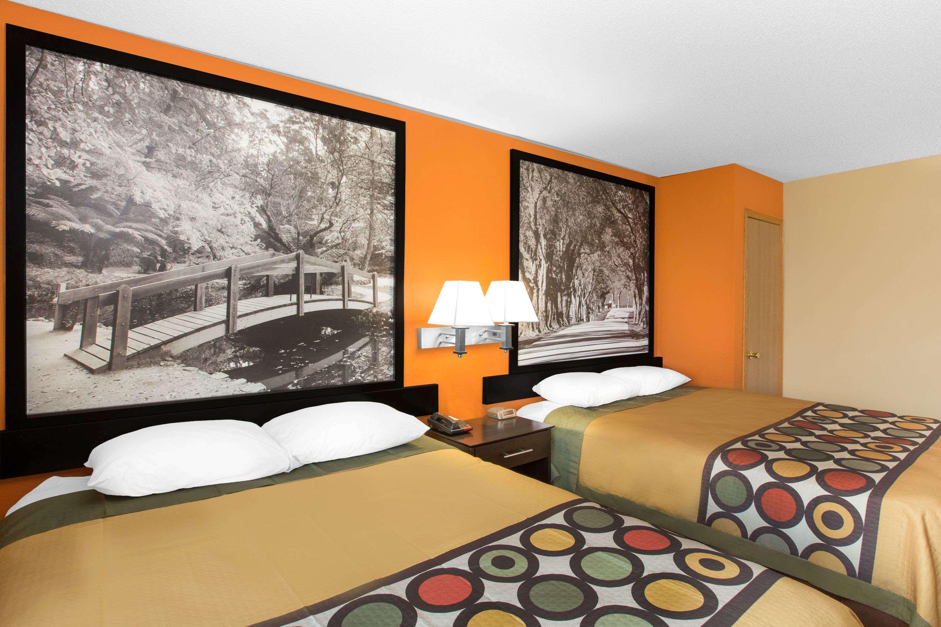 Super 8 by Wyndham Clive/W Des Moines — photo 4