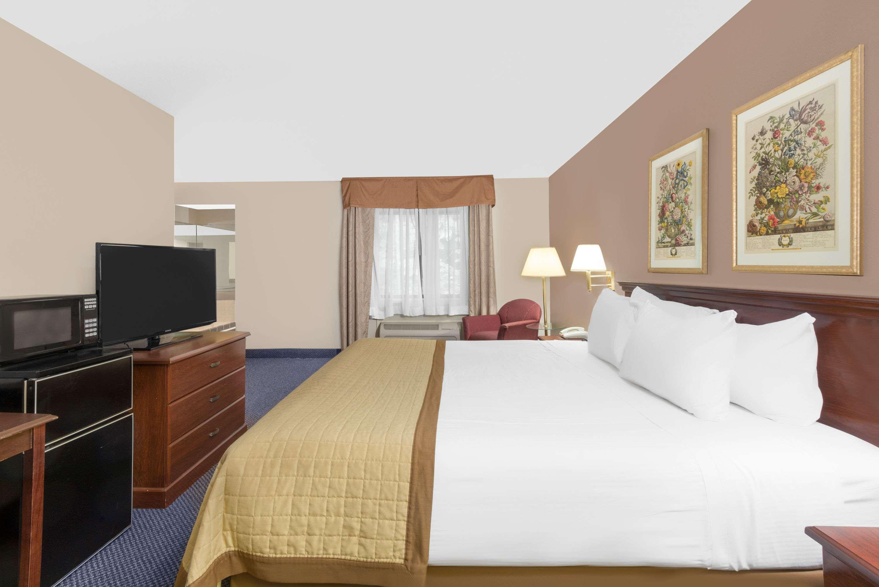 Baymont Inn & Suites Zanesville — photo 5