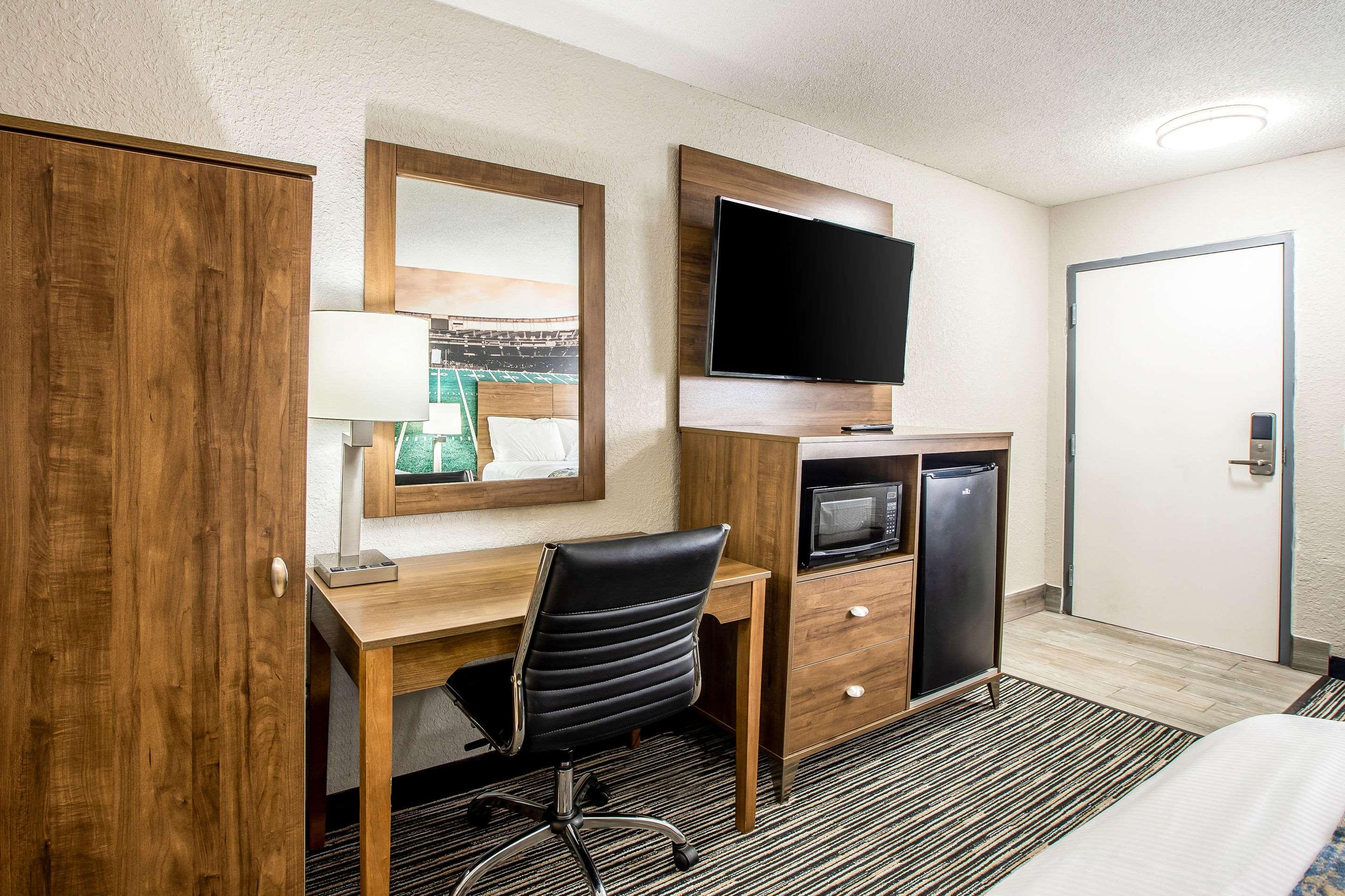 Rodeway Inn East Lansing University Area — photo 4