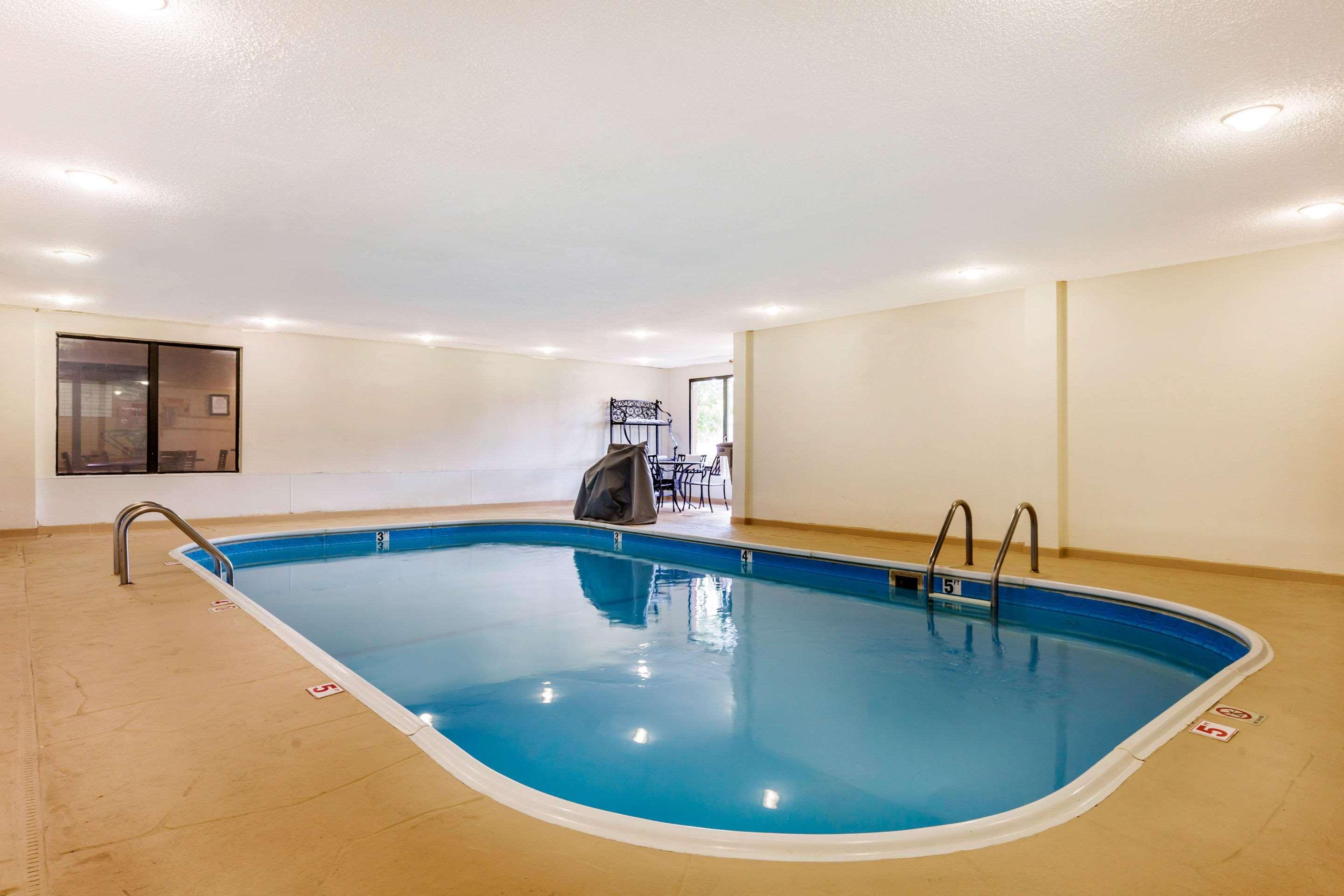 Comfort Suites Lansing — photo 3