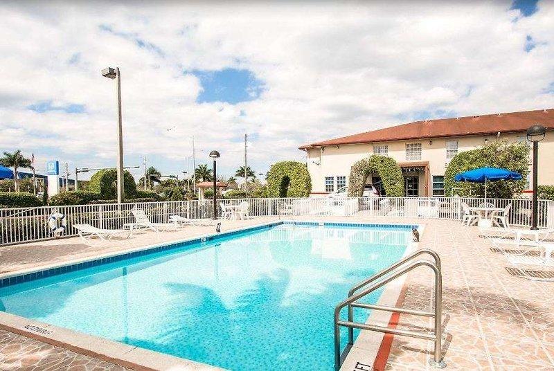 Baymont Inn & Suites Florida City — photo 4