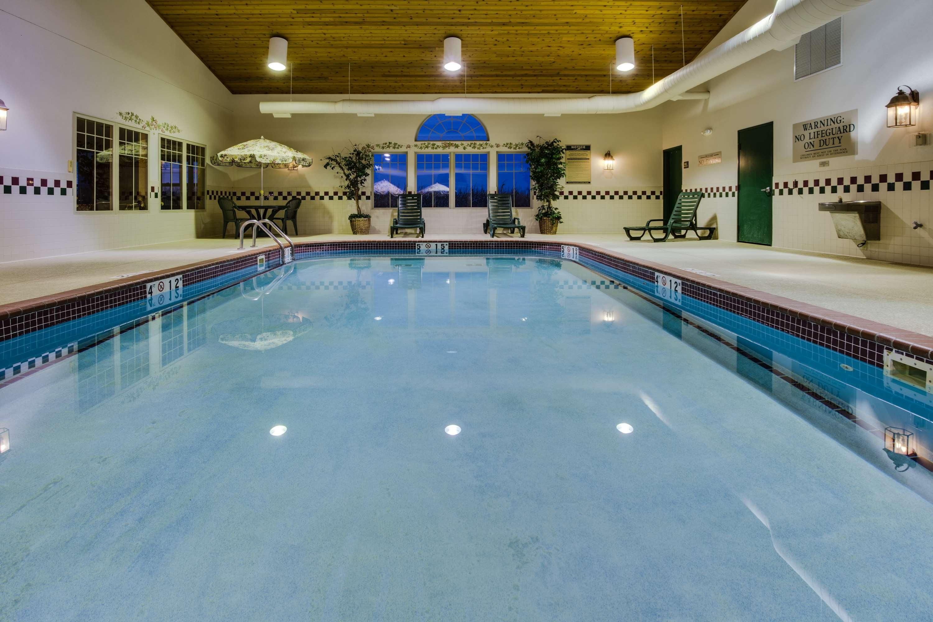 Country Inn & Suites by Radisson, Stockton, IL — photo 3