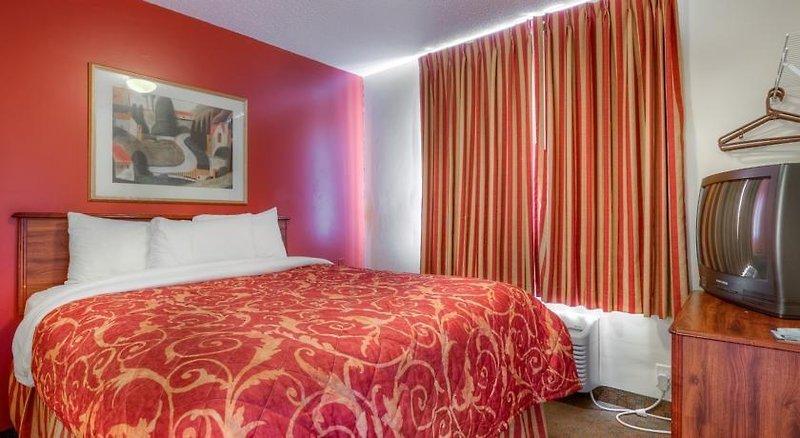 Home-Towne Suites Greenville — photo 4