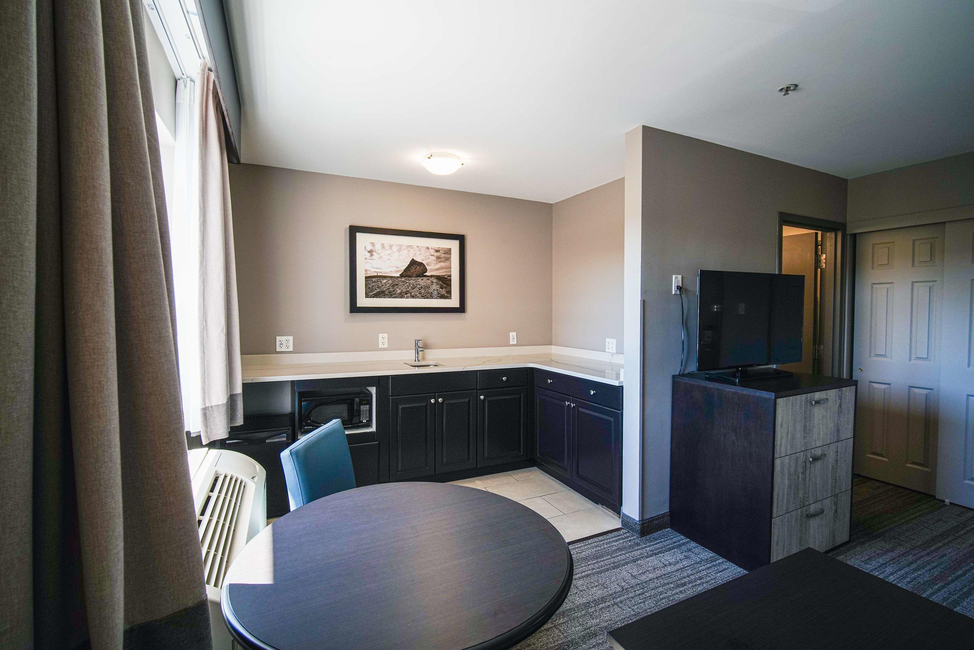 Best Western Plus Chocolate Lake Hotel — photo 4