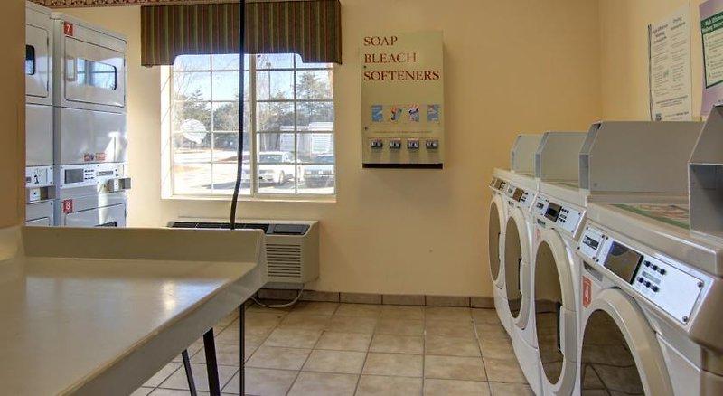 InTown Suites Snellville — photo 5