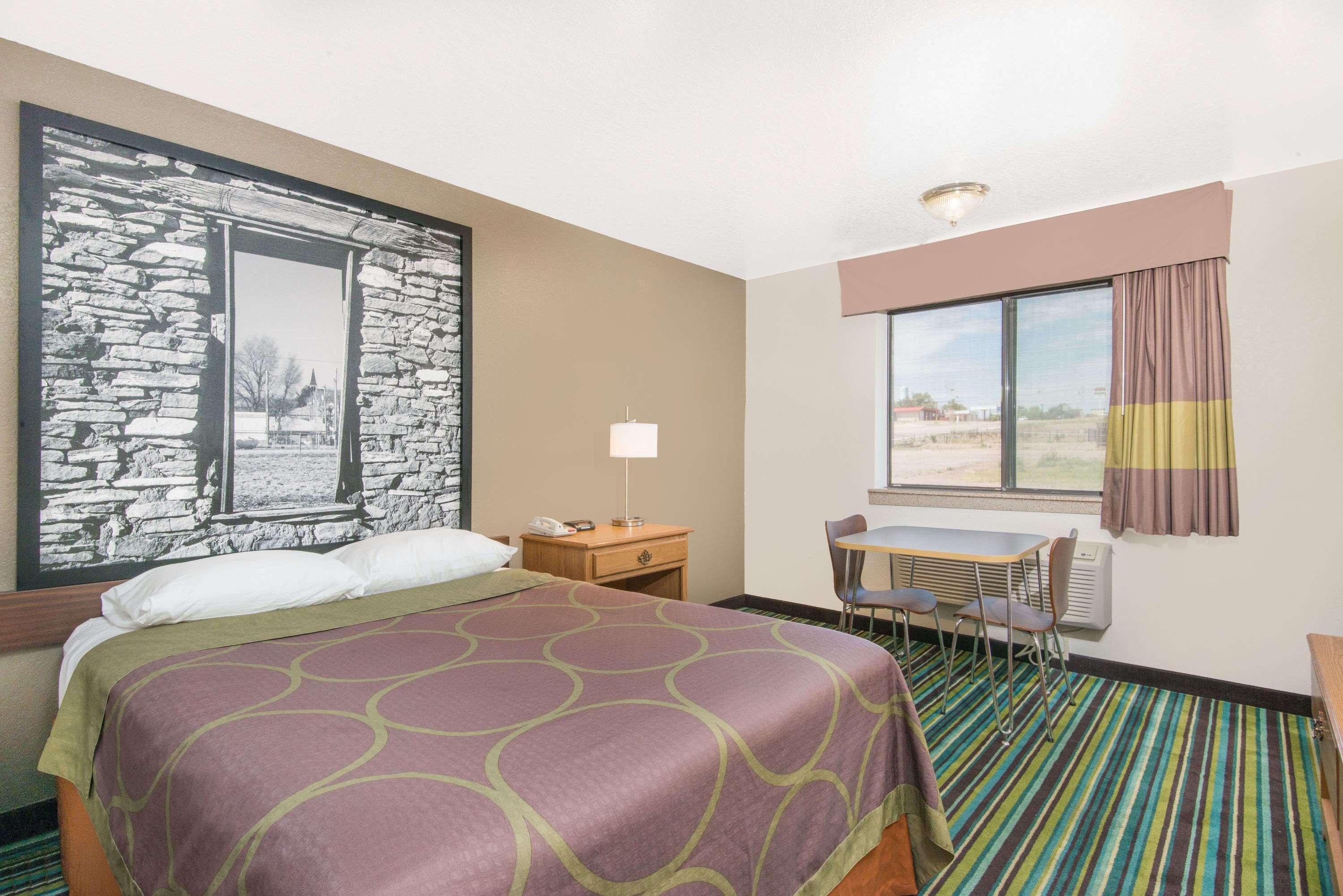 Super 8 by Wyndham Santa Rosa — photo 3