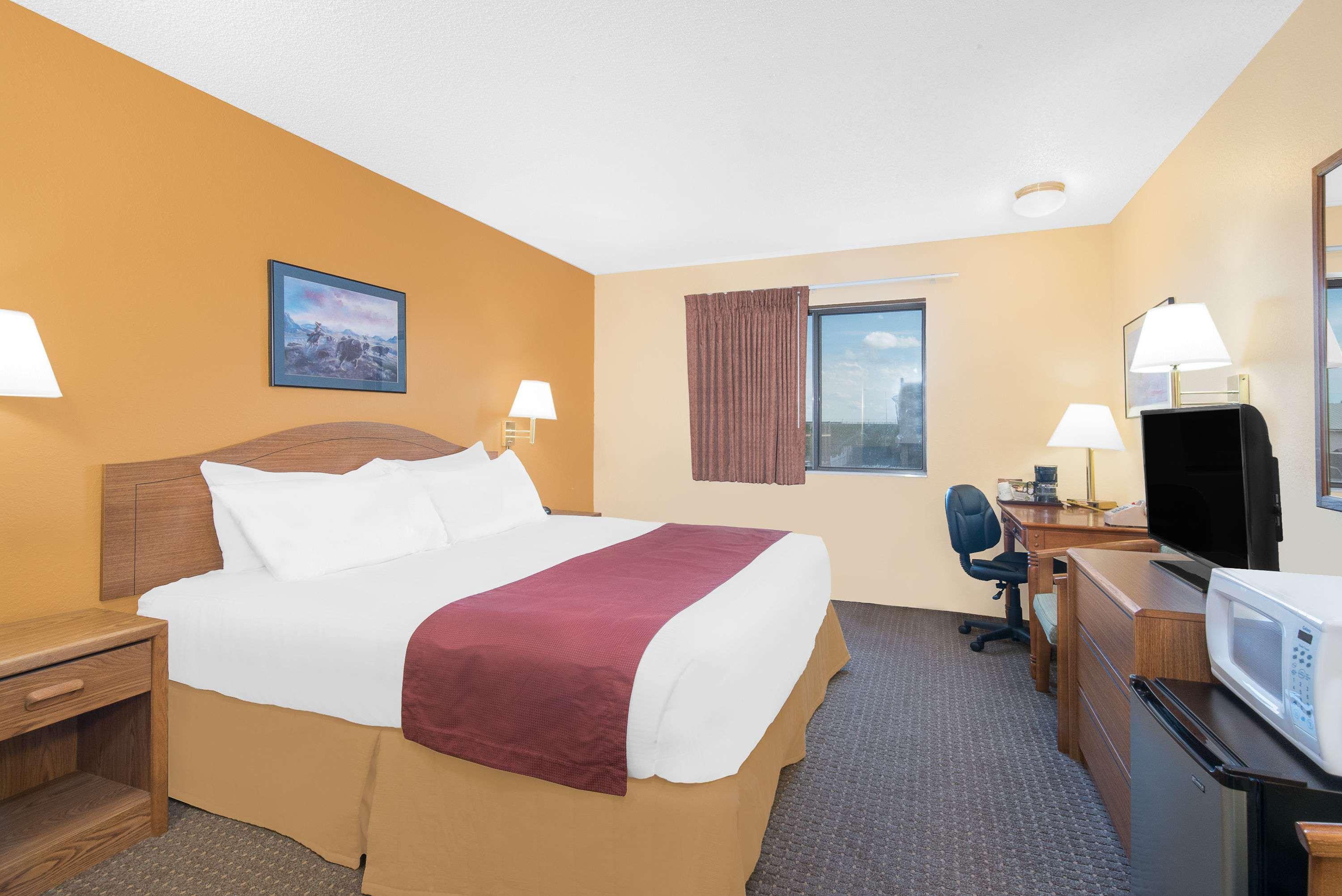 Days Inn Wall — photo 4
