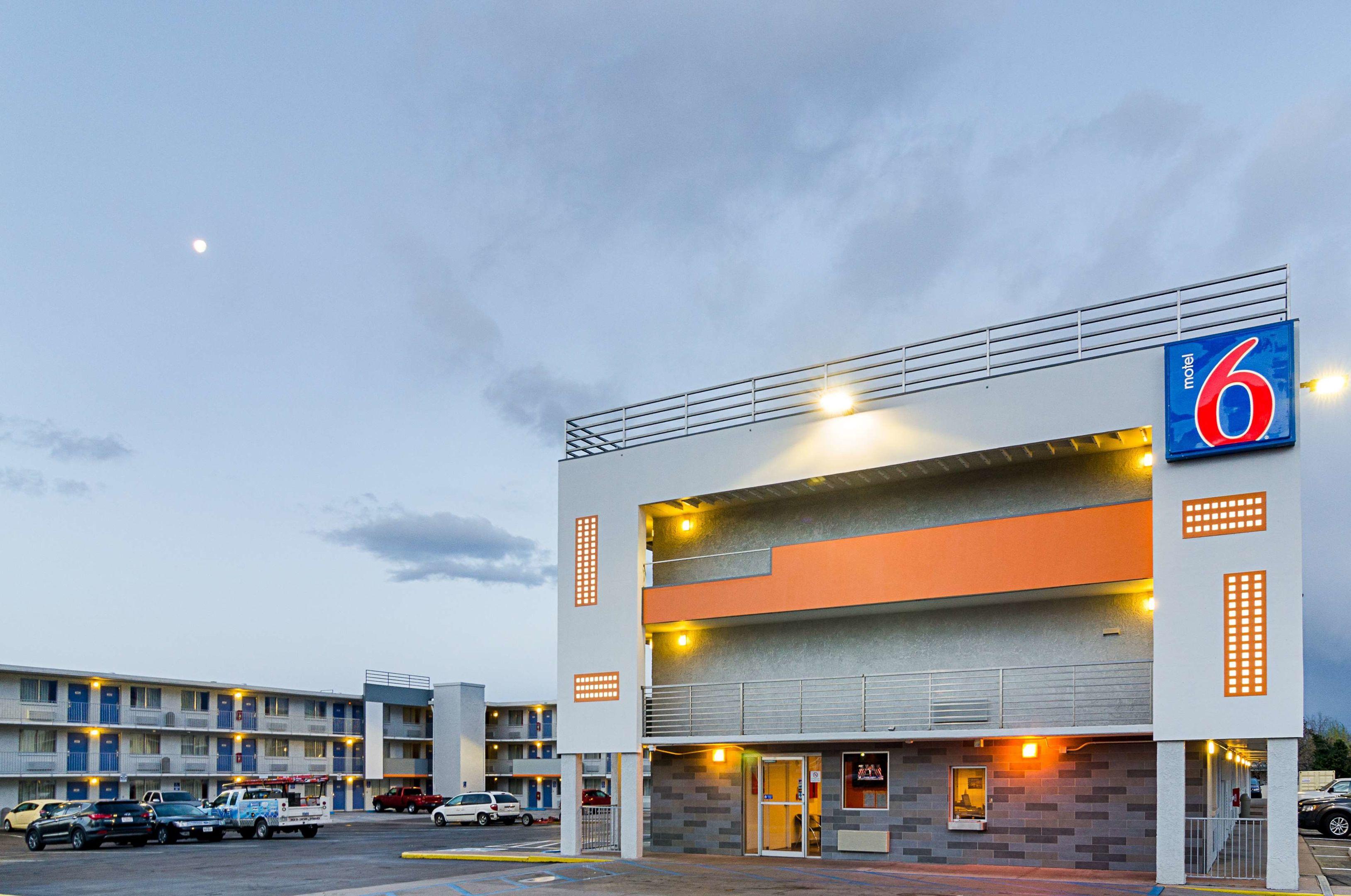 Motel 6 Denver Central - Federal Boulevard — photo 5