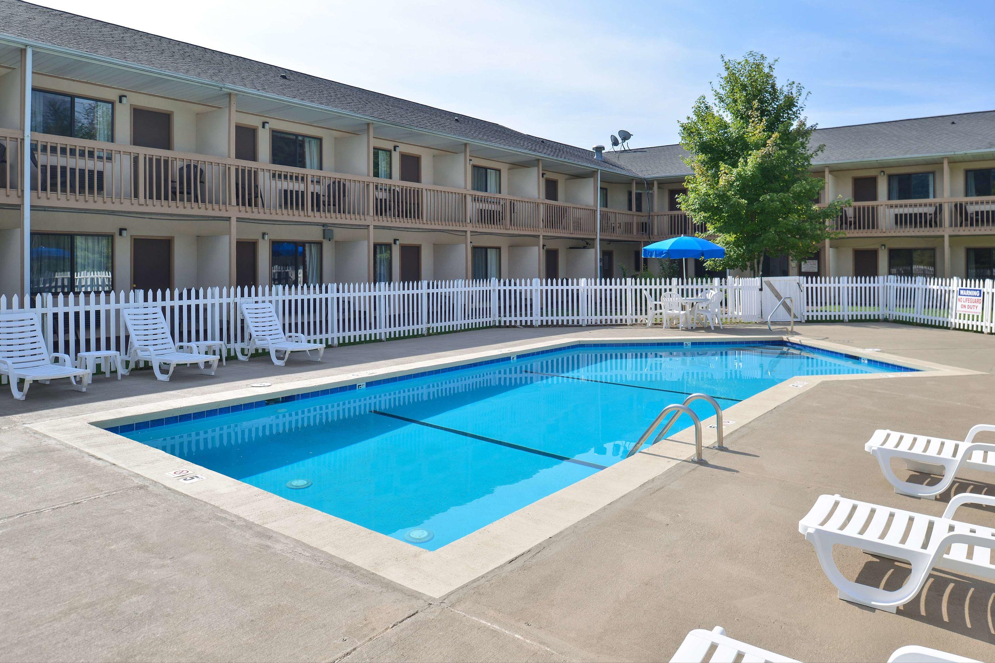 Americas Best Value Inn Canton — photo 5