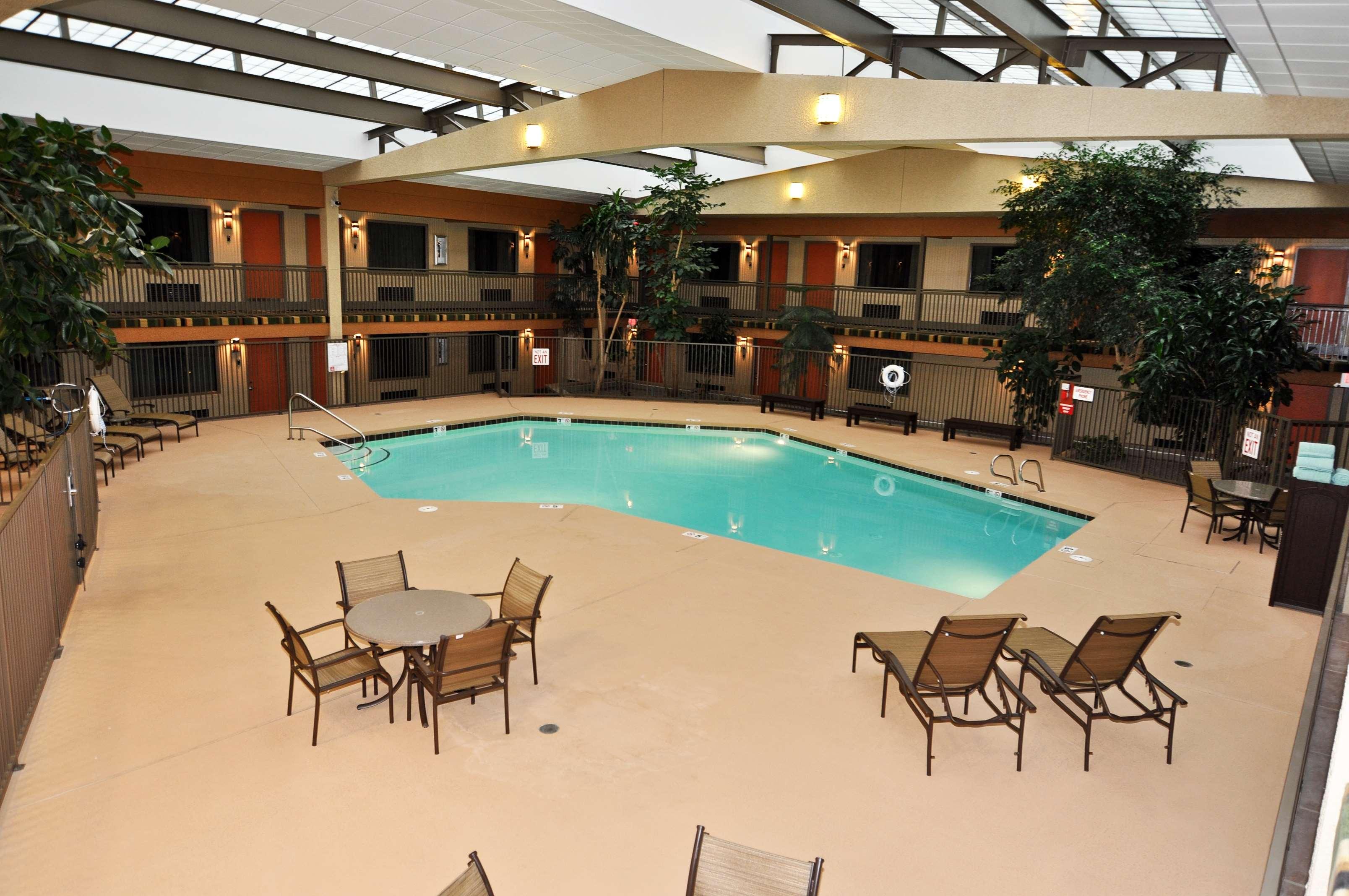 Best Western Plus Raton Hotel — photo 3