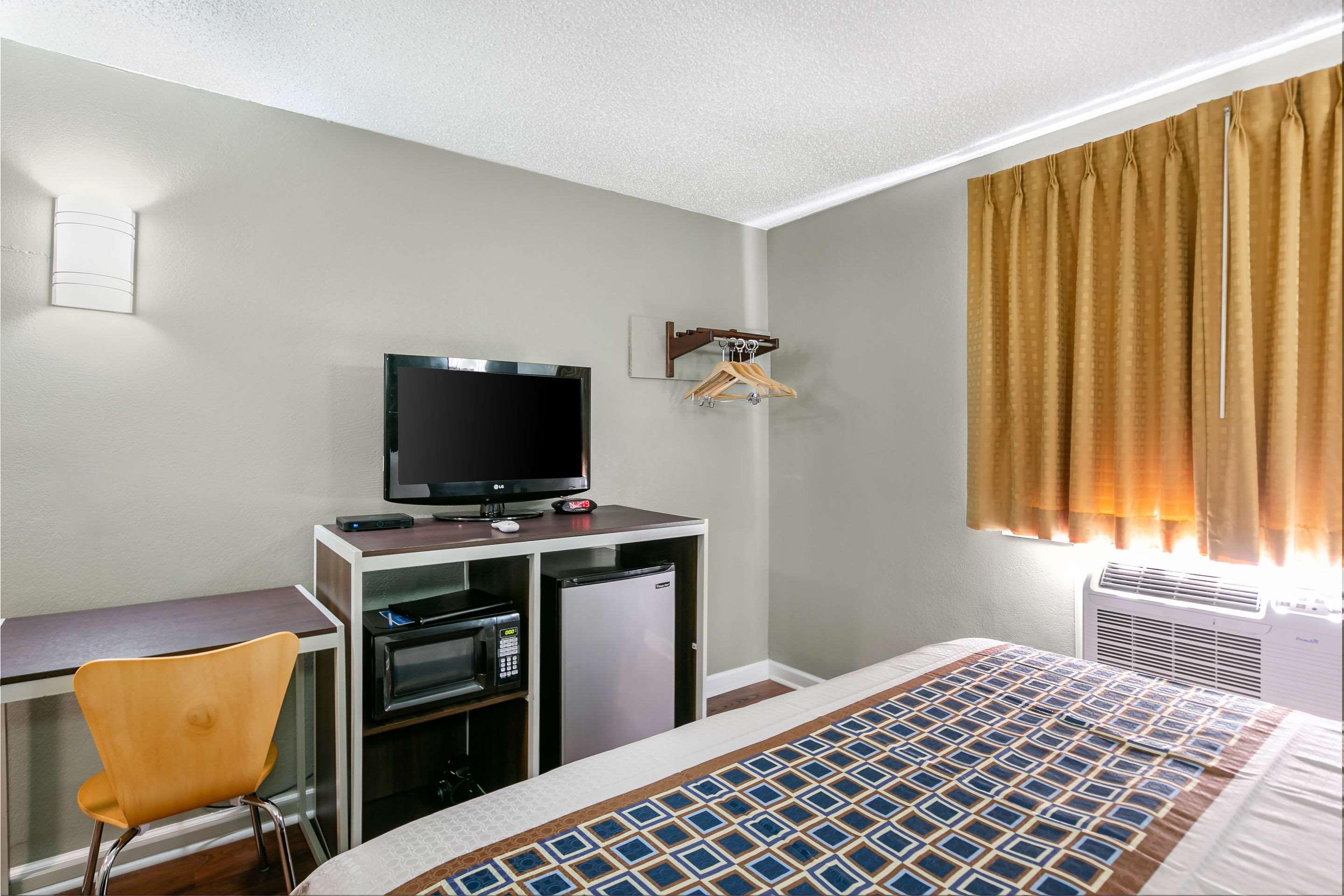 Rodeway Inn — photo 5