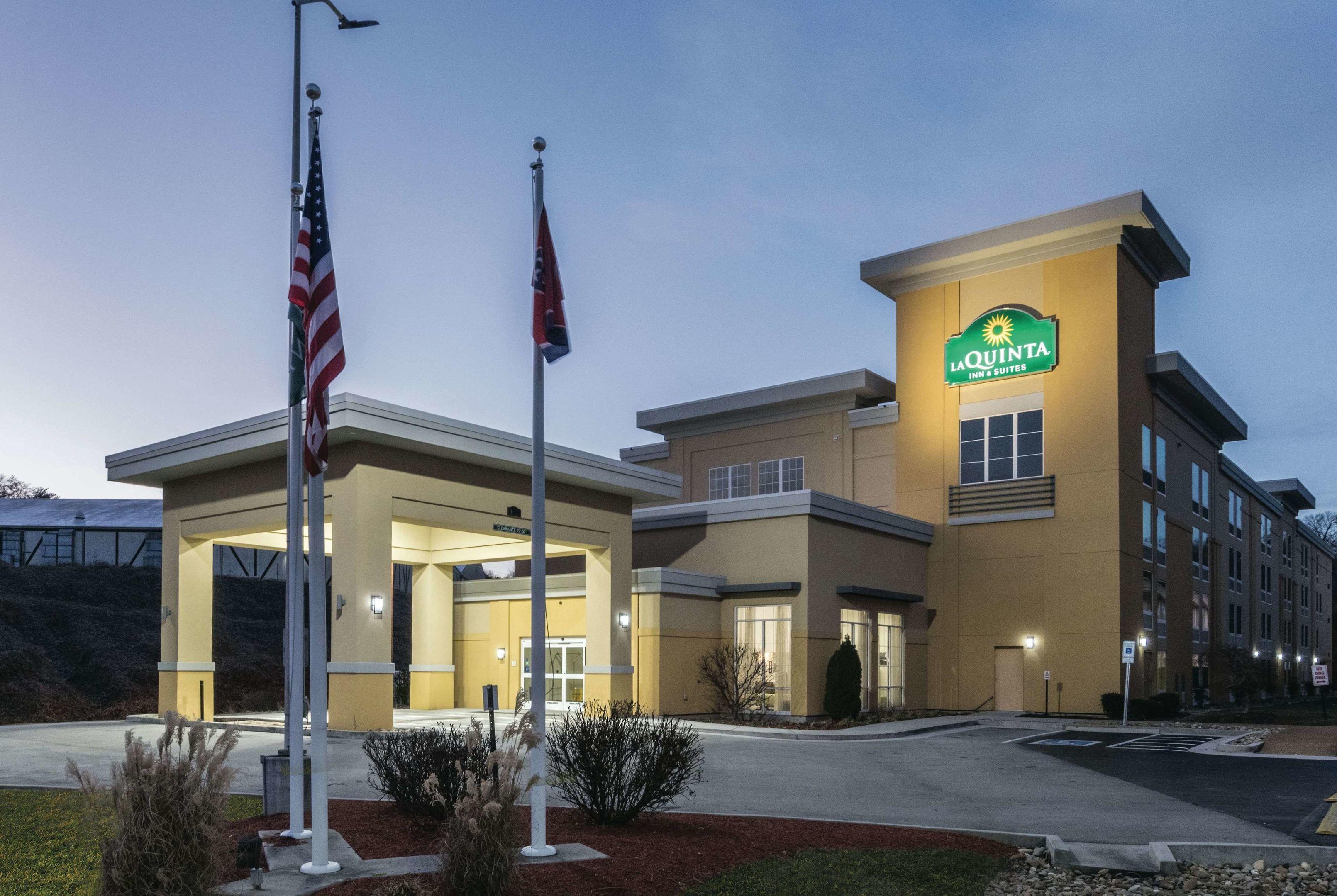 La Quinta Inn & Suites — photo 4