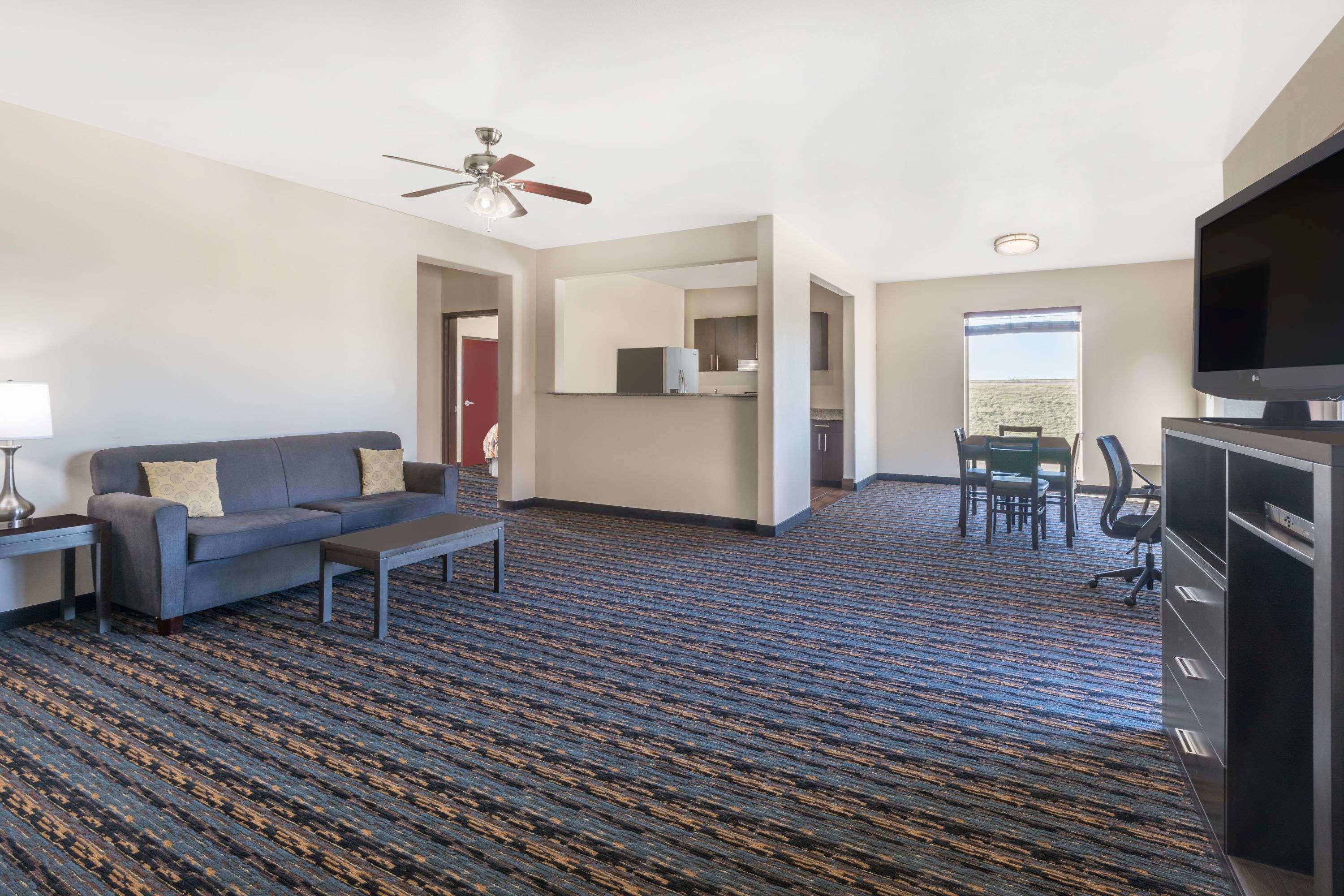Days Inn by Wyndham Dilley — photo 4
