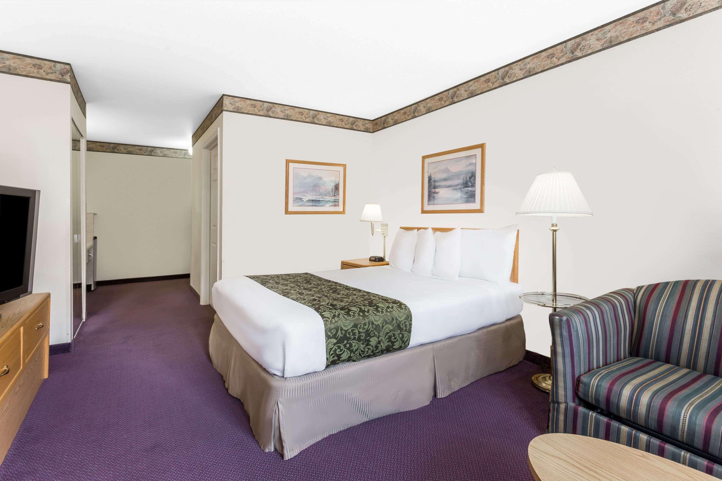 Days Inn by Wyndham Ocean Shores — photo 4