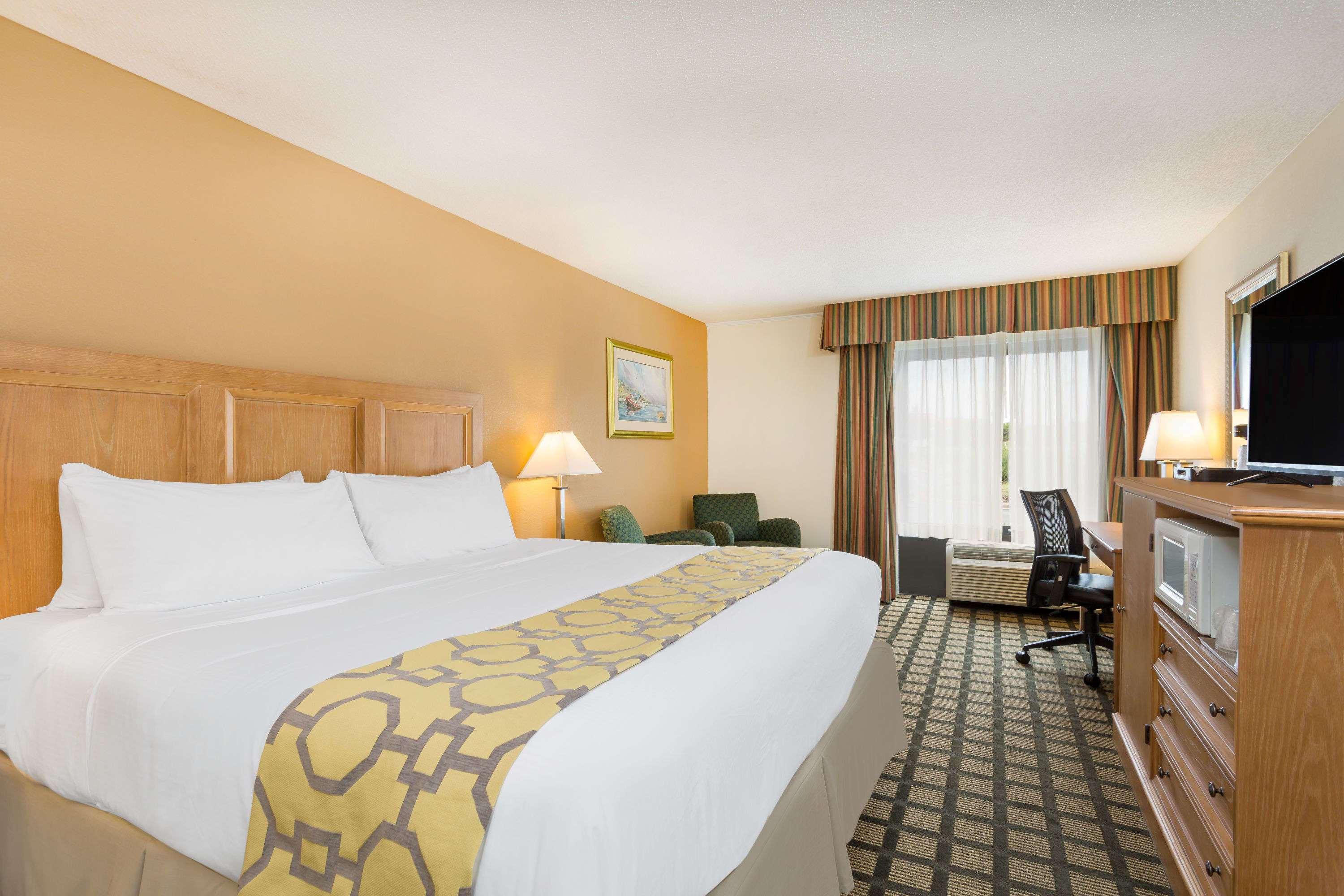 Baymont by Wyndham Kitty Hawk Outer Banks — photo 4