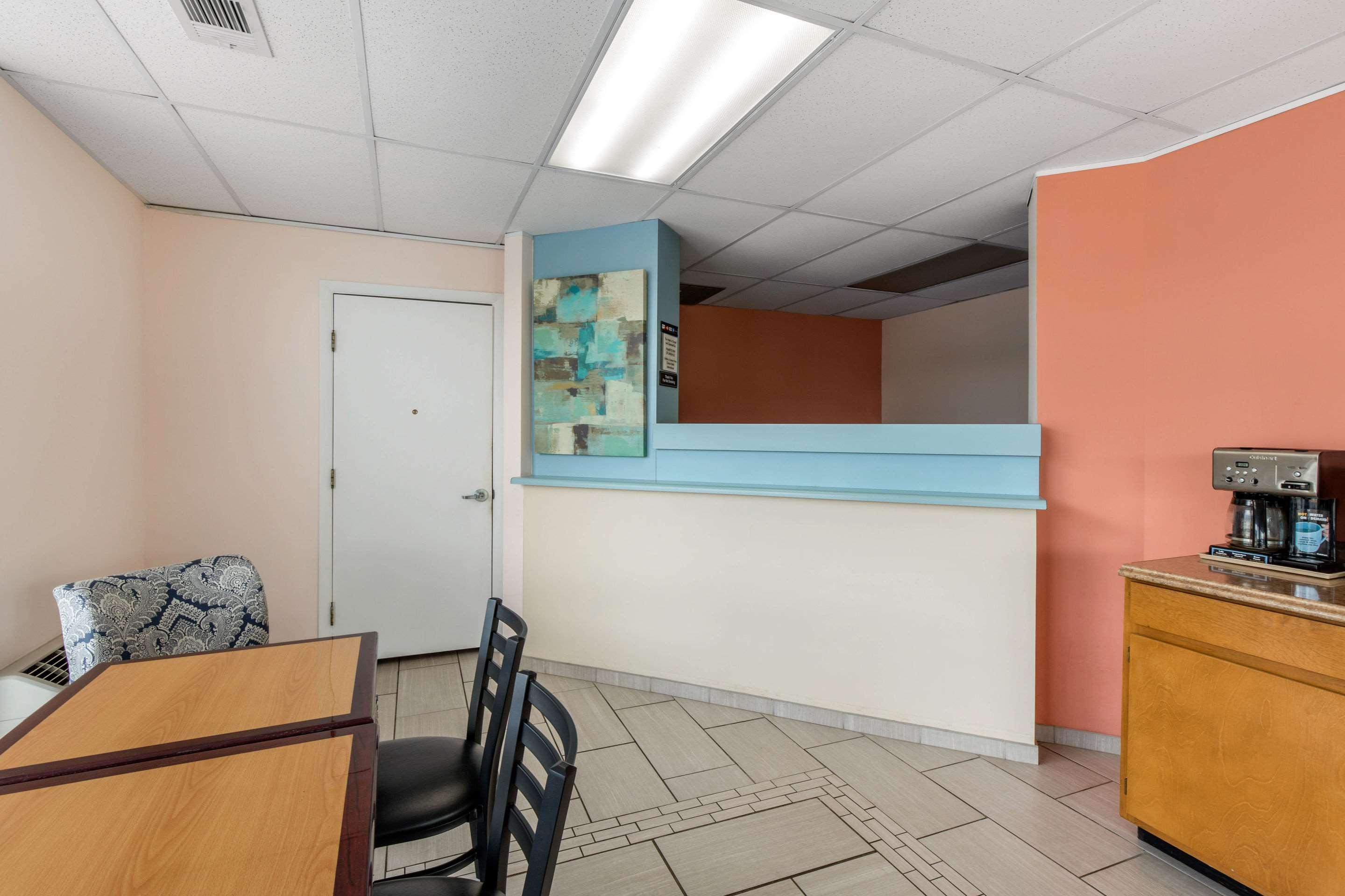 Rodeway Inn — photo 4
