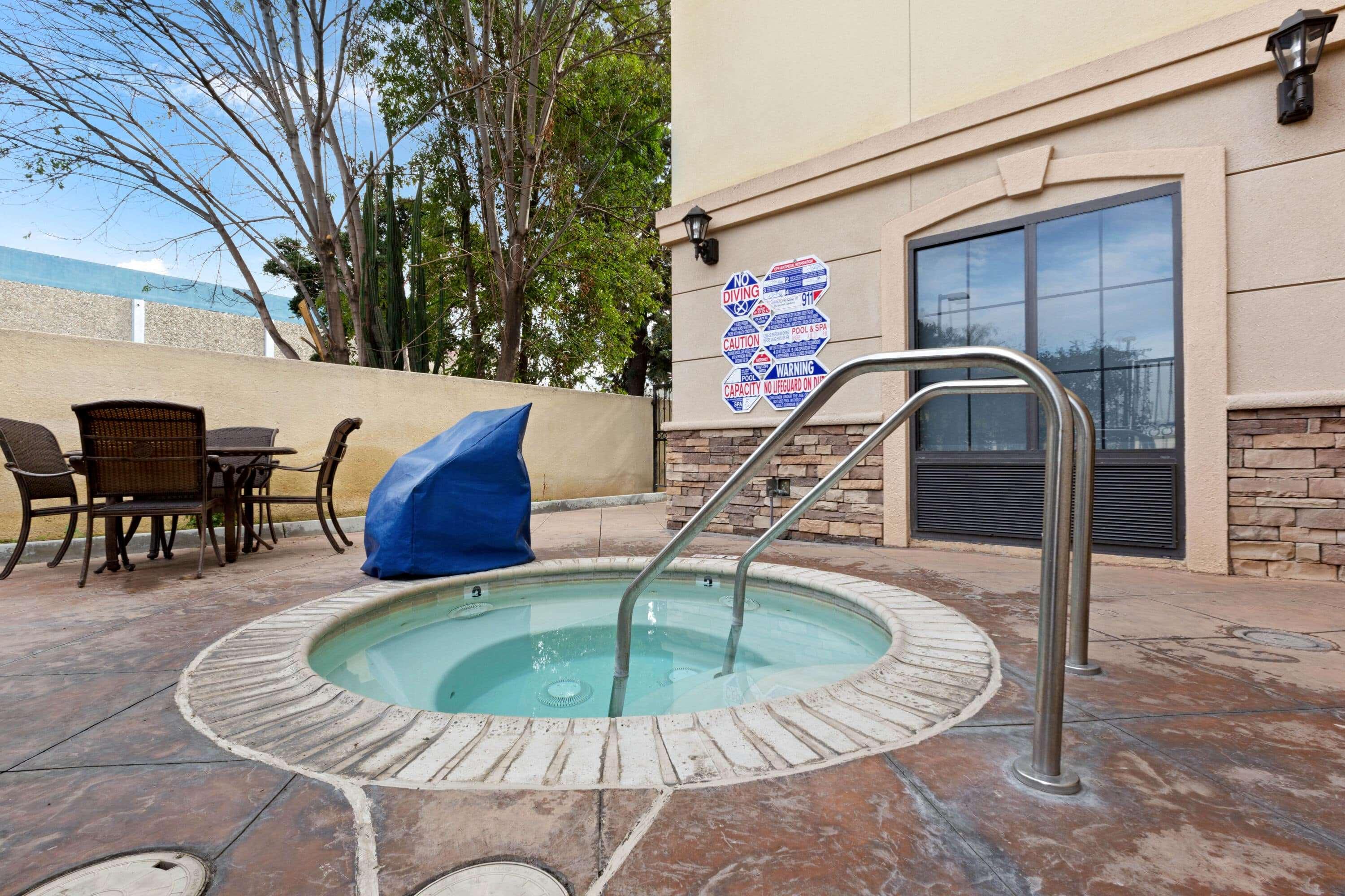 La Quinta Inn & Suites Hawaiian Gardens — photo 5