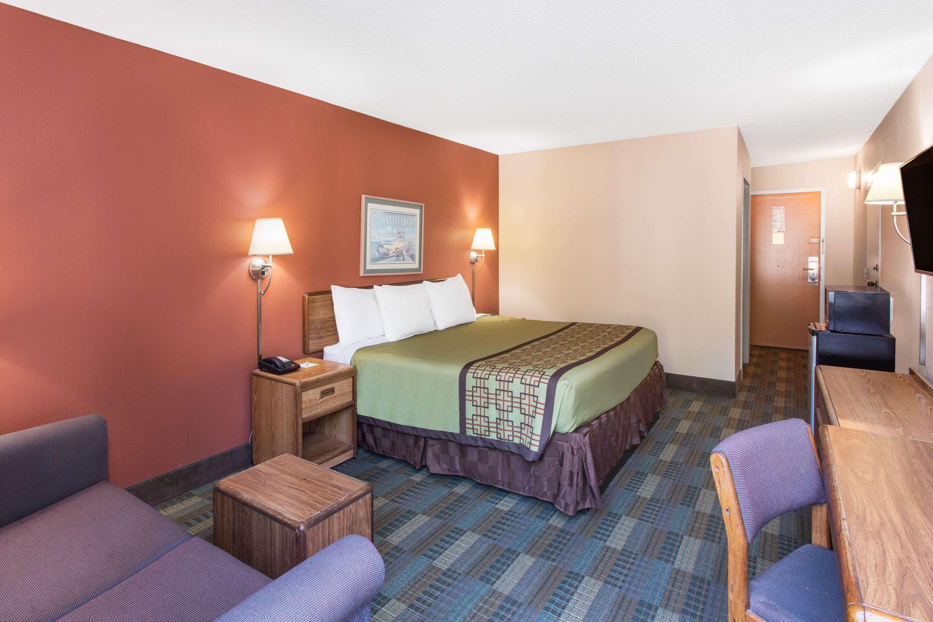 Days Inn by Wyndham Myrtle Beach — photo 4