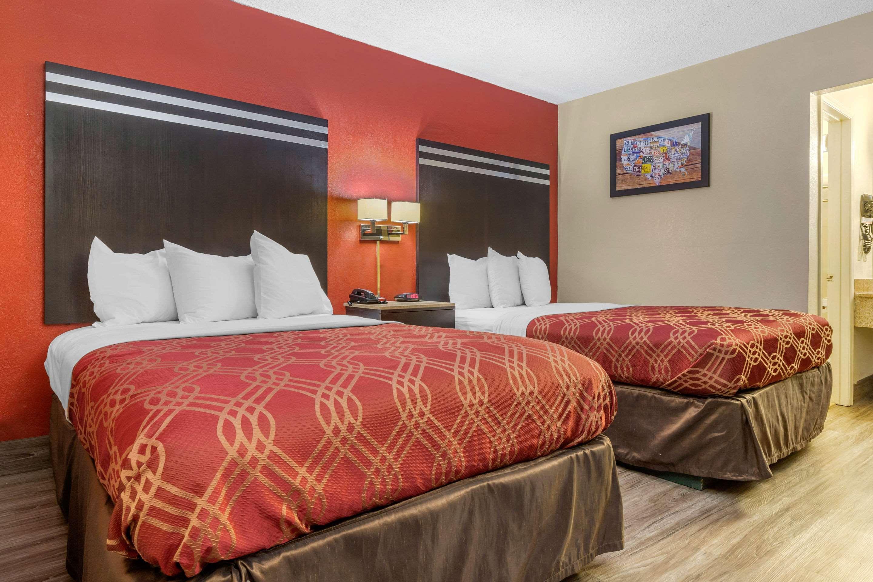 Econo Lodge Fort Jackson — photo 3
