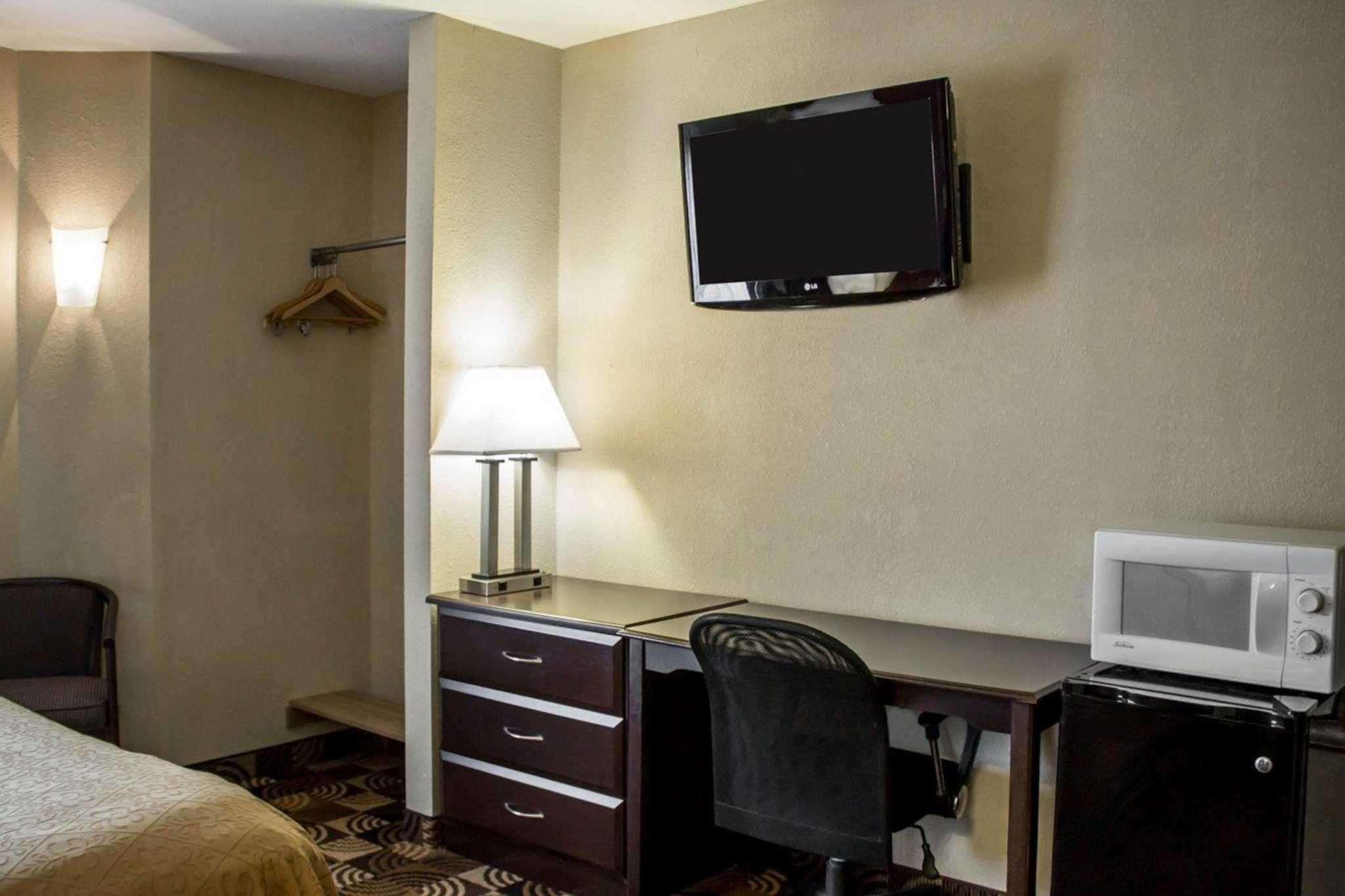Quality Inn Brunswick Cleveland South — photo 5