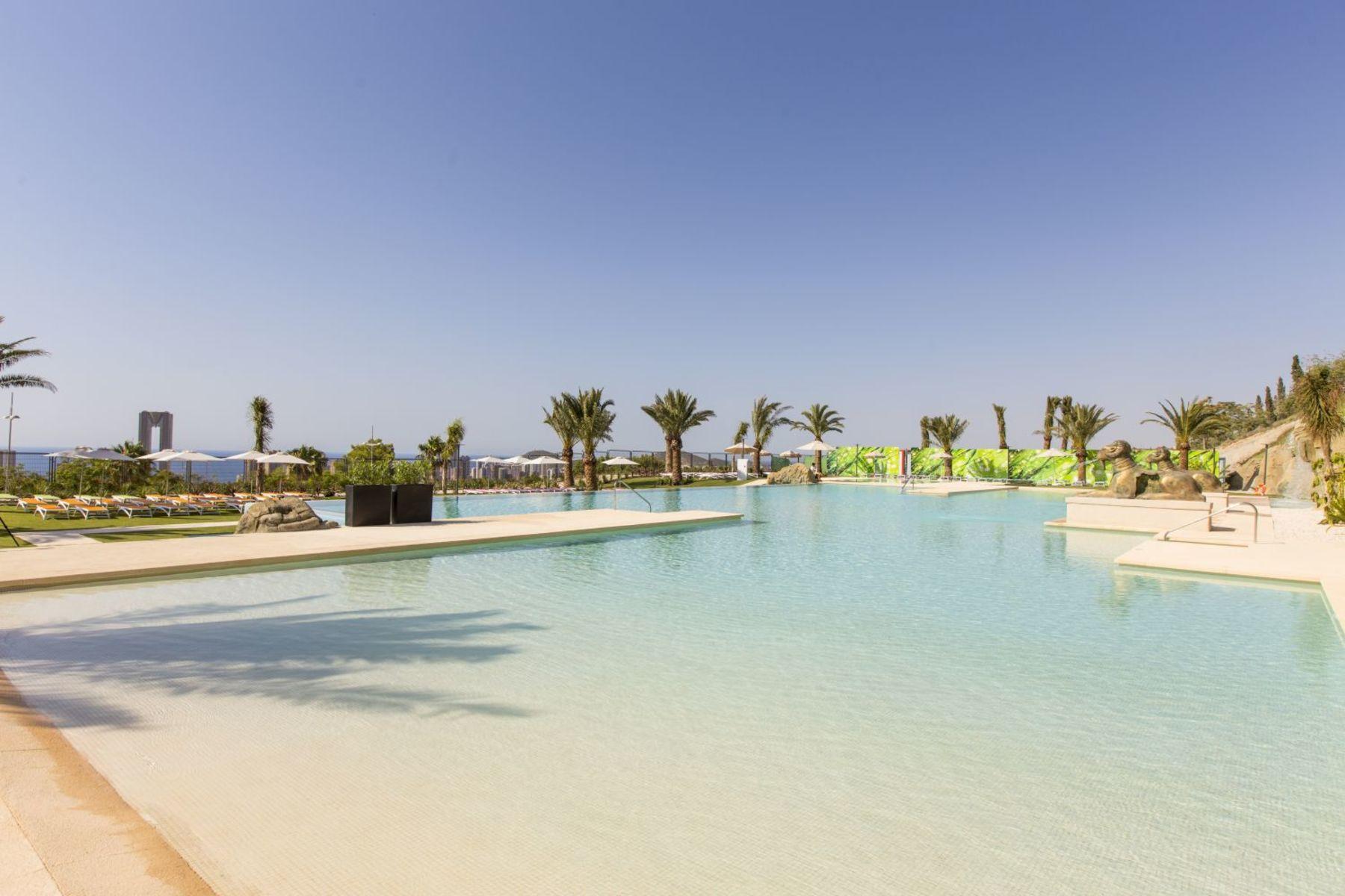 Grand Luxor Hotel — photo 4
