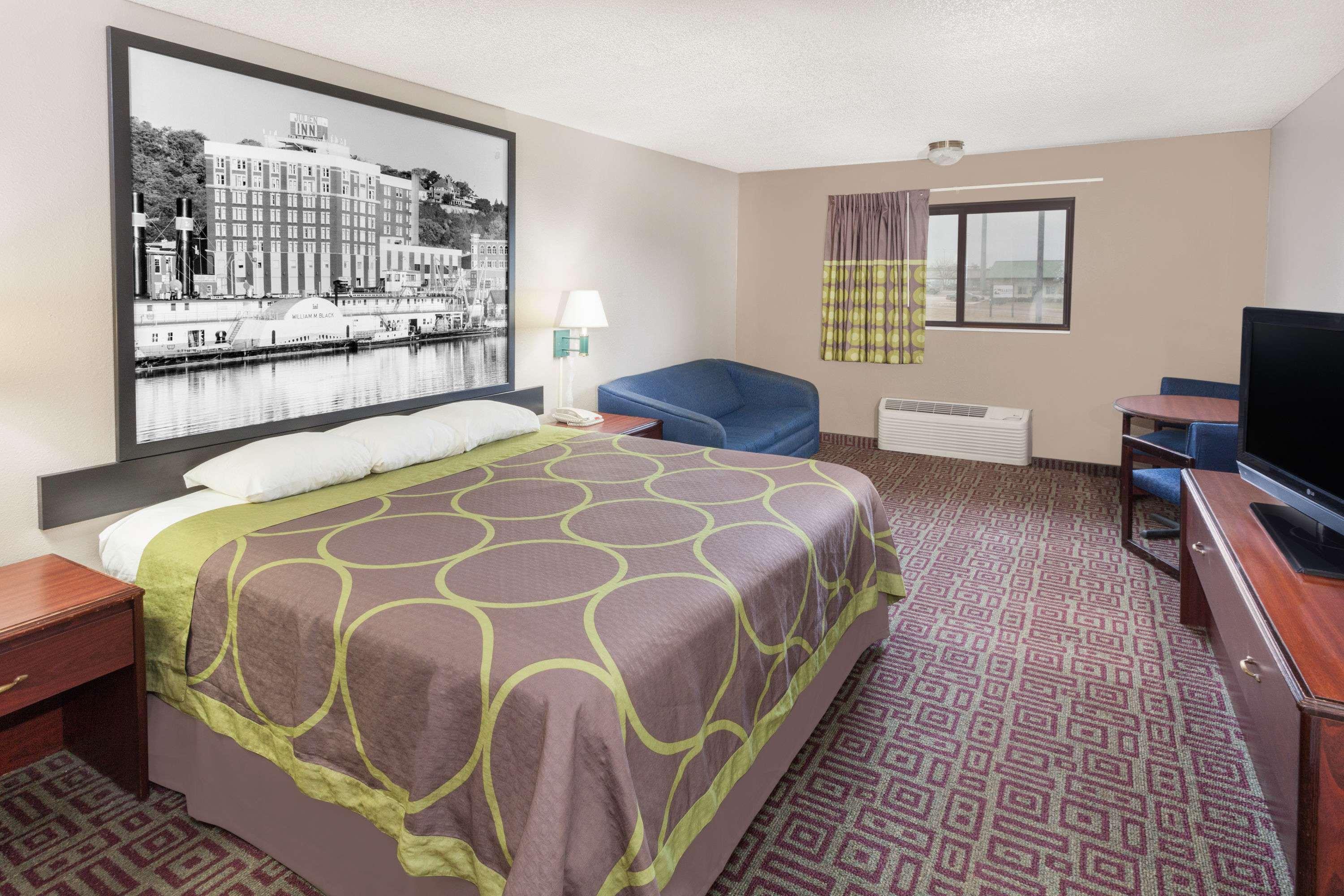 Super 8 by Wyndham Muscatine — photo 4