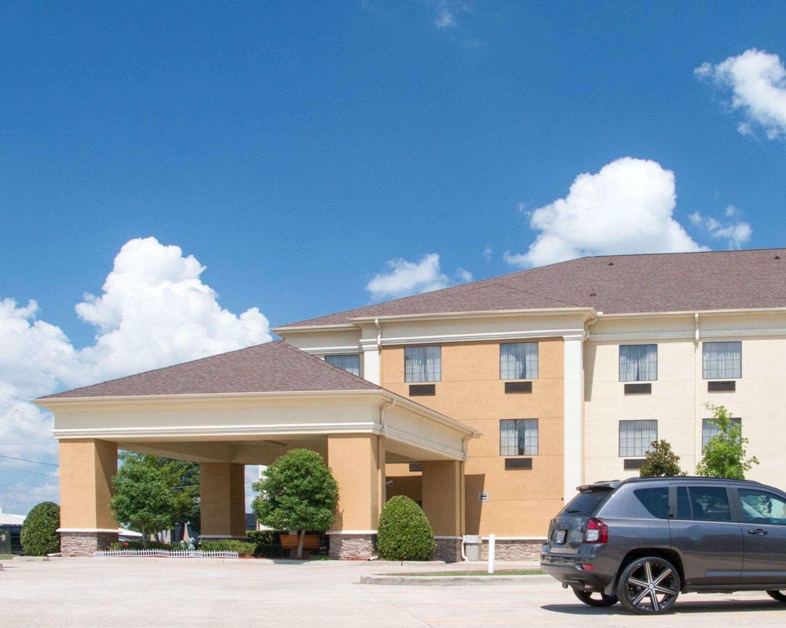 Comfort Suites — photo 4