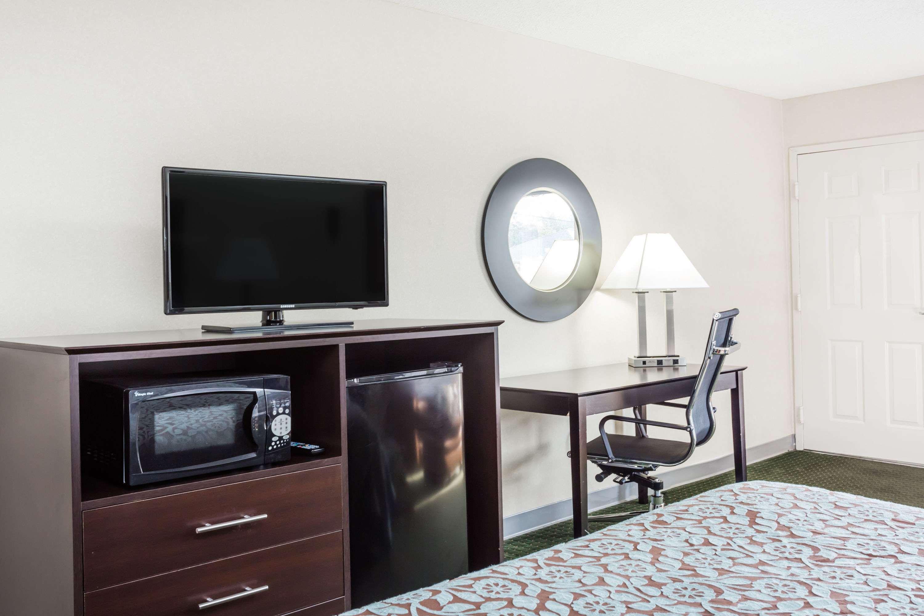 Days Inn Hendersonville — photo 4