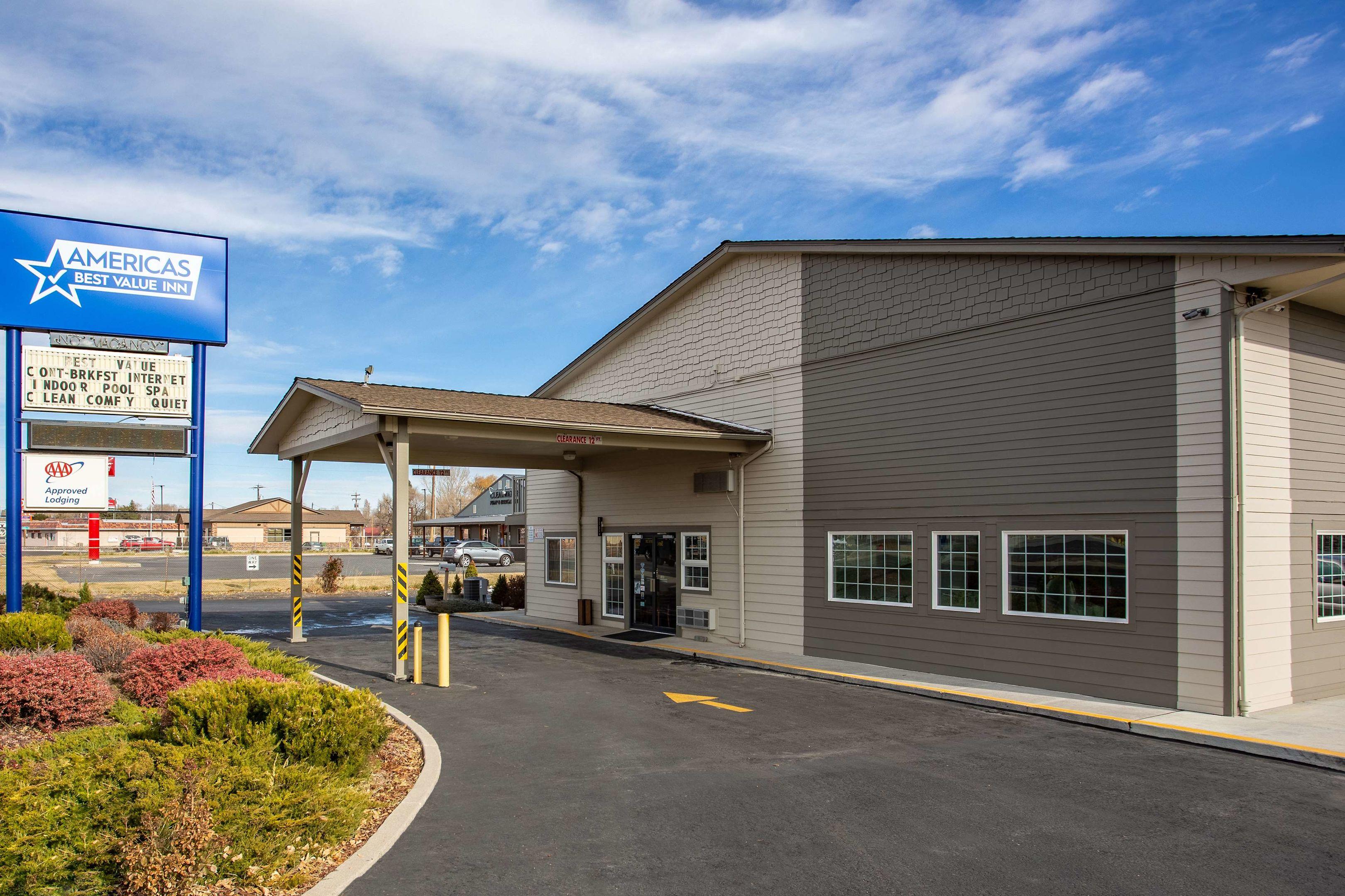 Americas Best Value Inn Burns — photo 3
