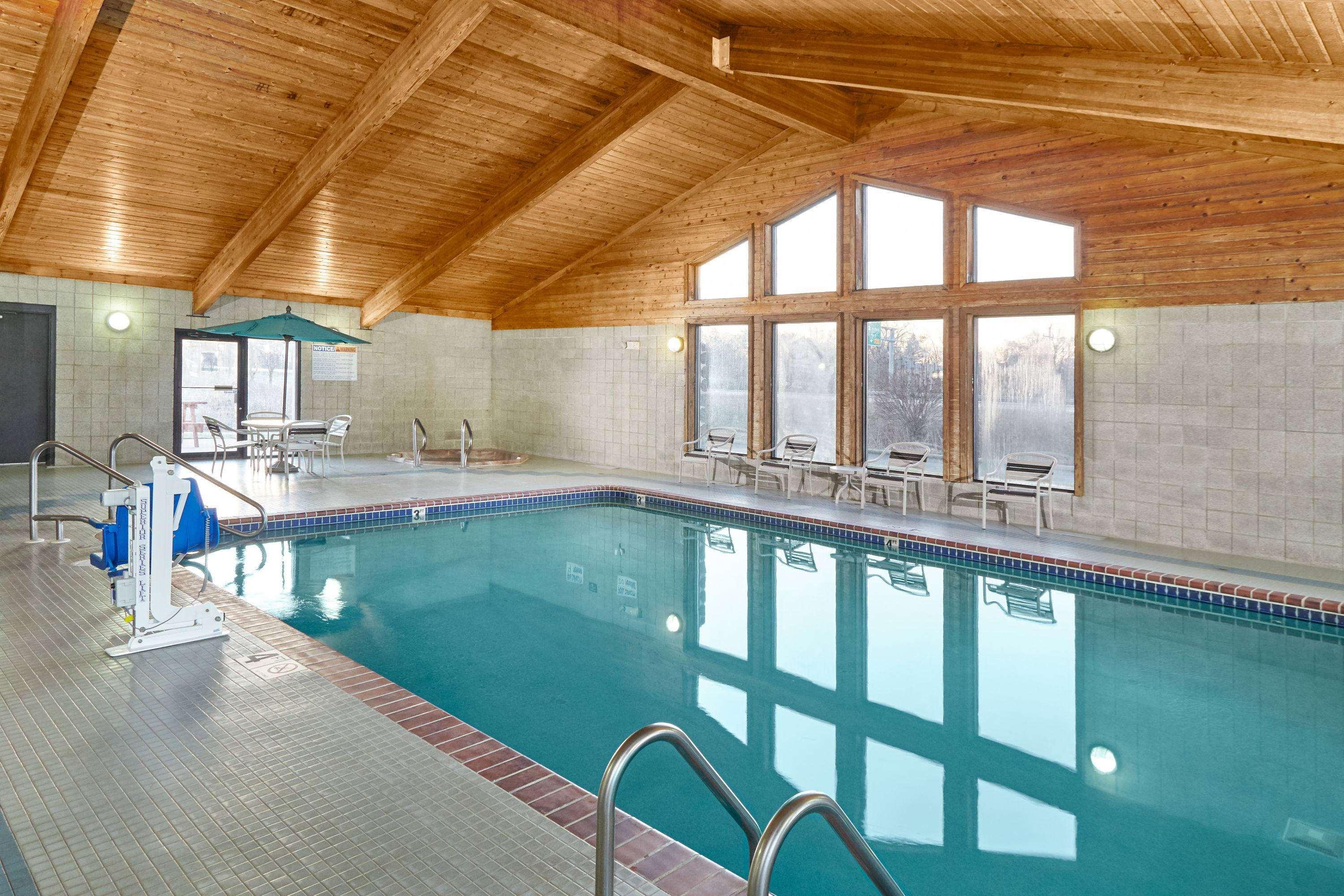 AmericInn Lodge & Suites Burlington — photo 4