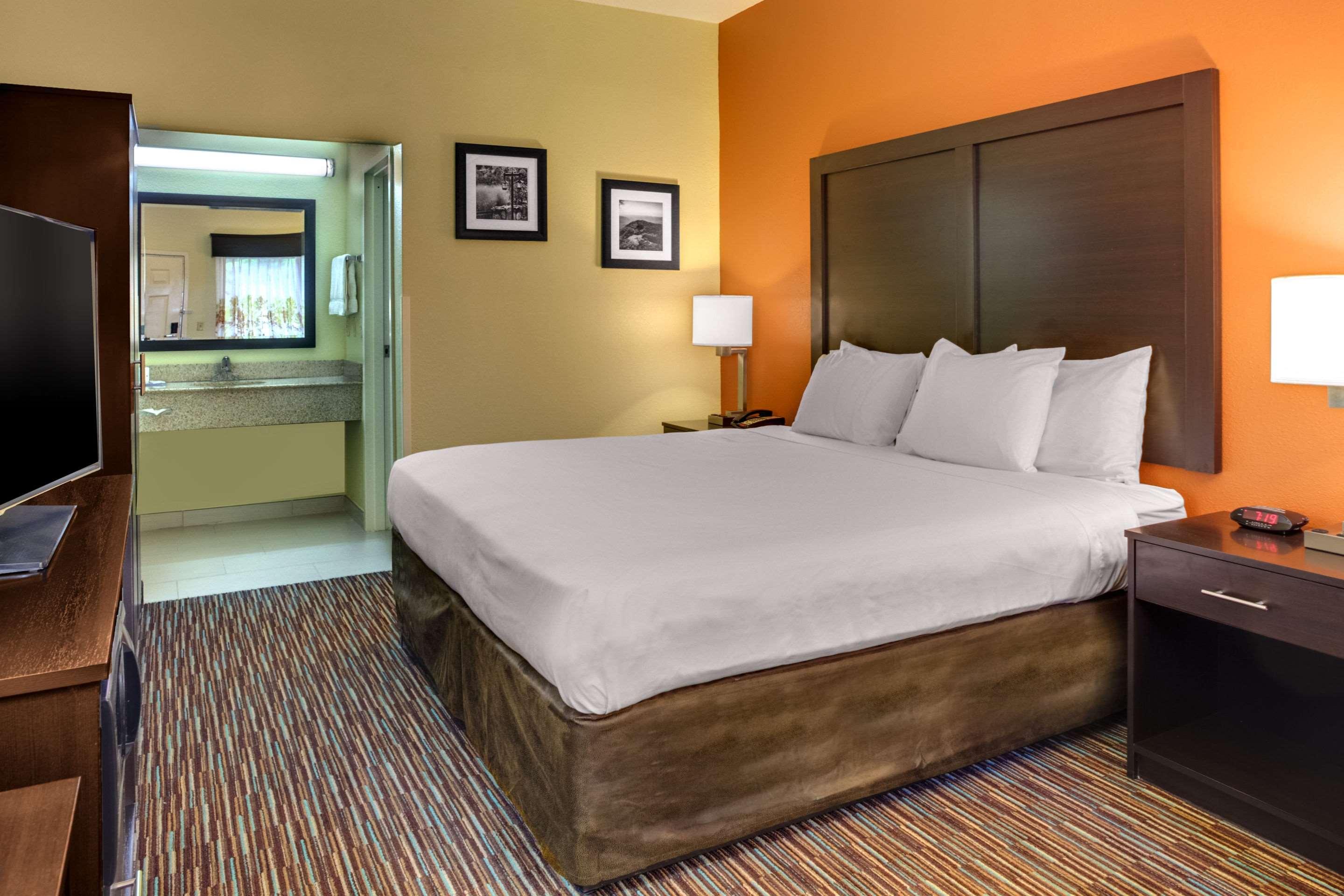 Clarion Inn Biltmore Village — photo 4