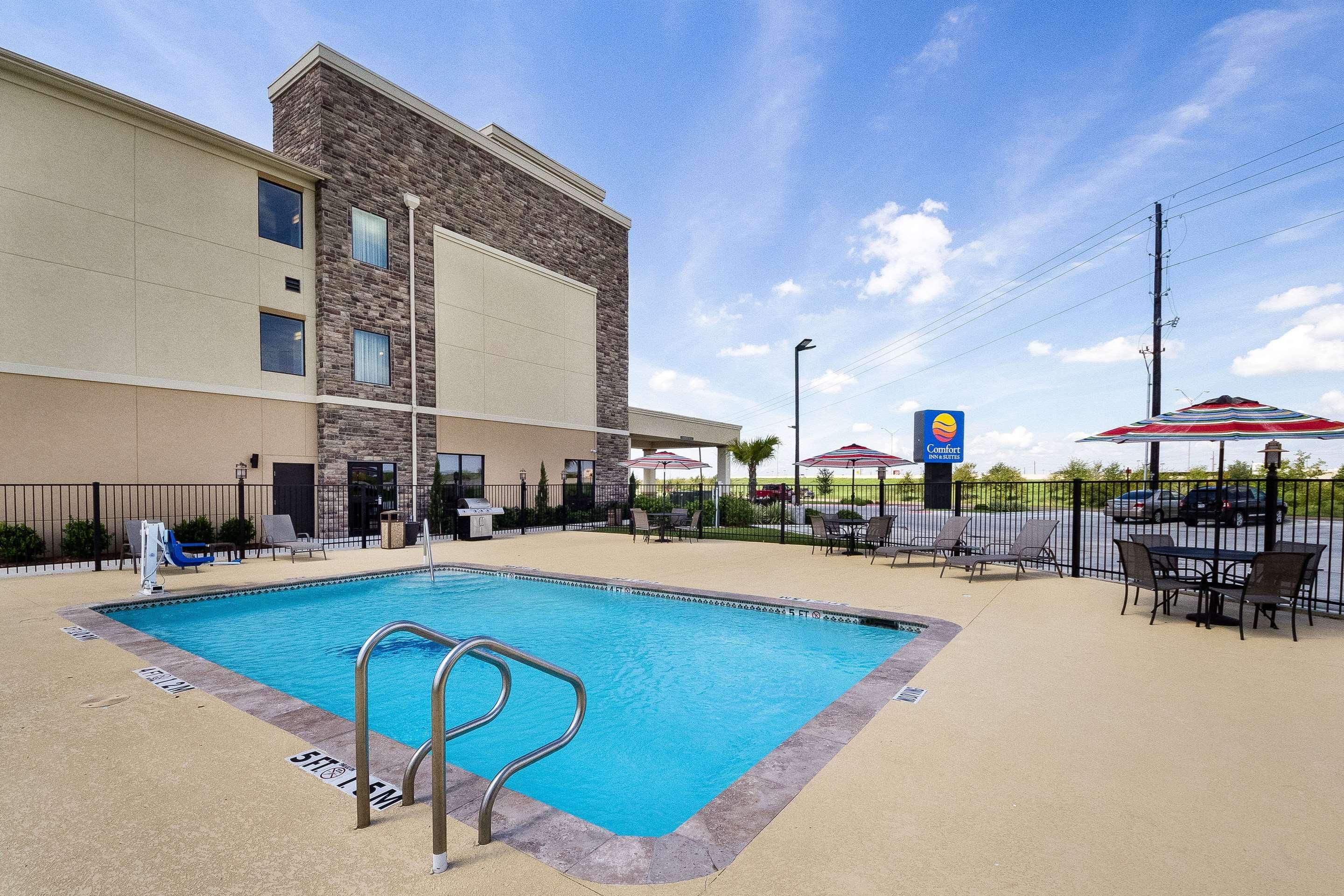 Comfort Inn & Suites Victoria North — photo 4