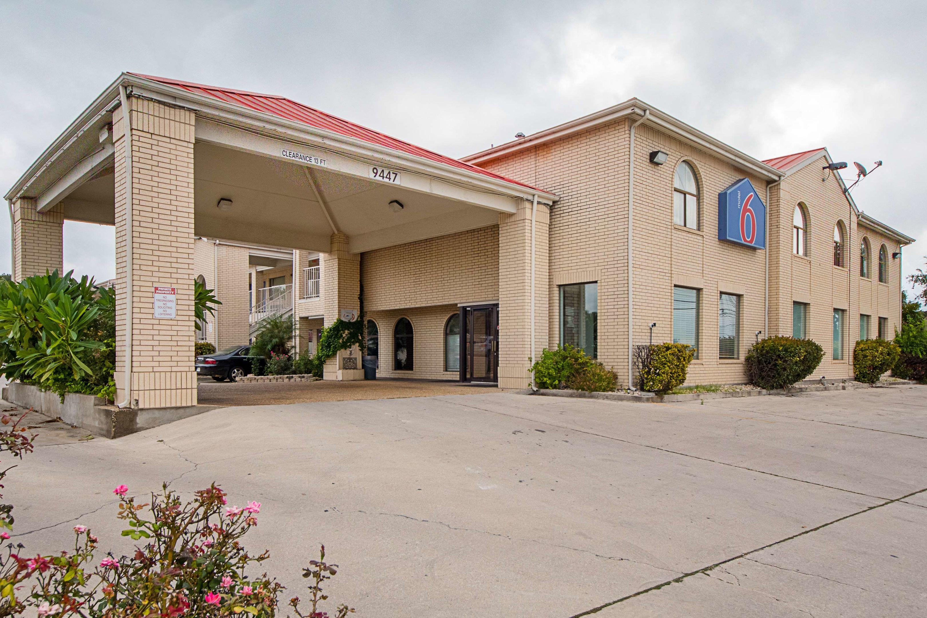 Motel 6 San Antonio - Fiesta Trails — photo 4
