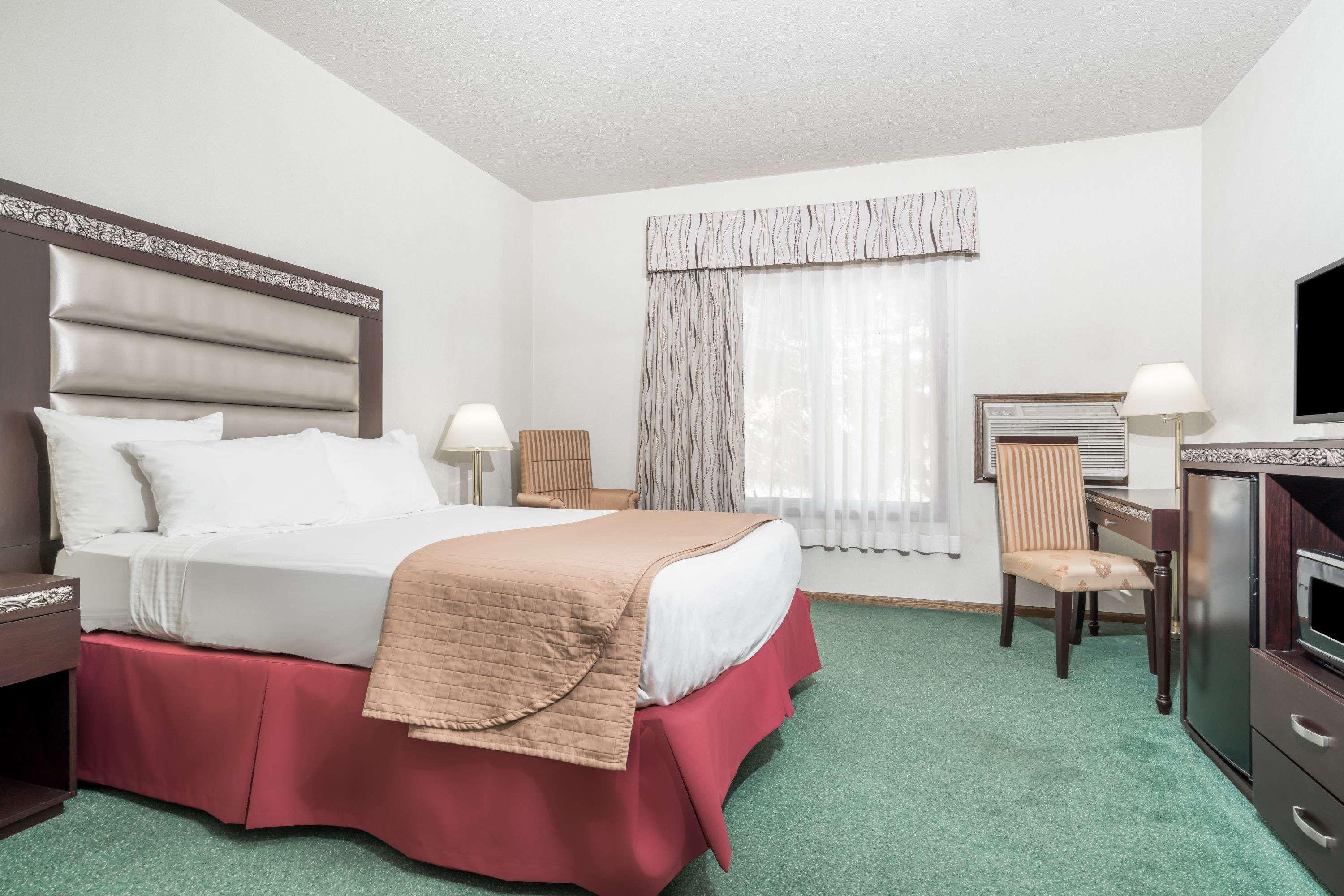 Days Inn Hutchinson — photo 5
